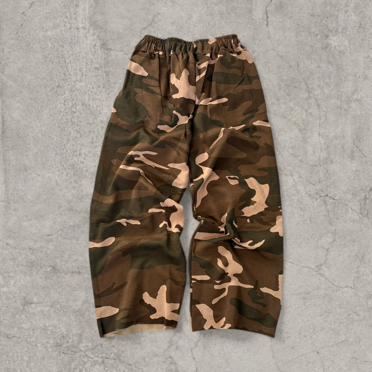 Japanese Brand Incredible baggy wide leg Korean joggers in camo. Size S/M Size US 32 / EU 48 - 3 Thumbnail
