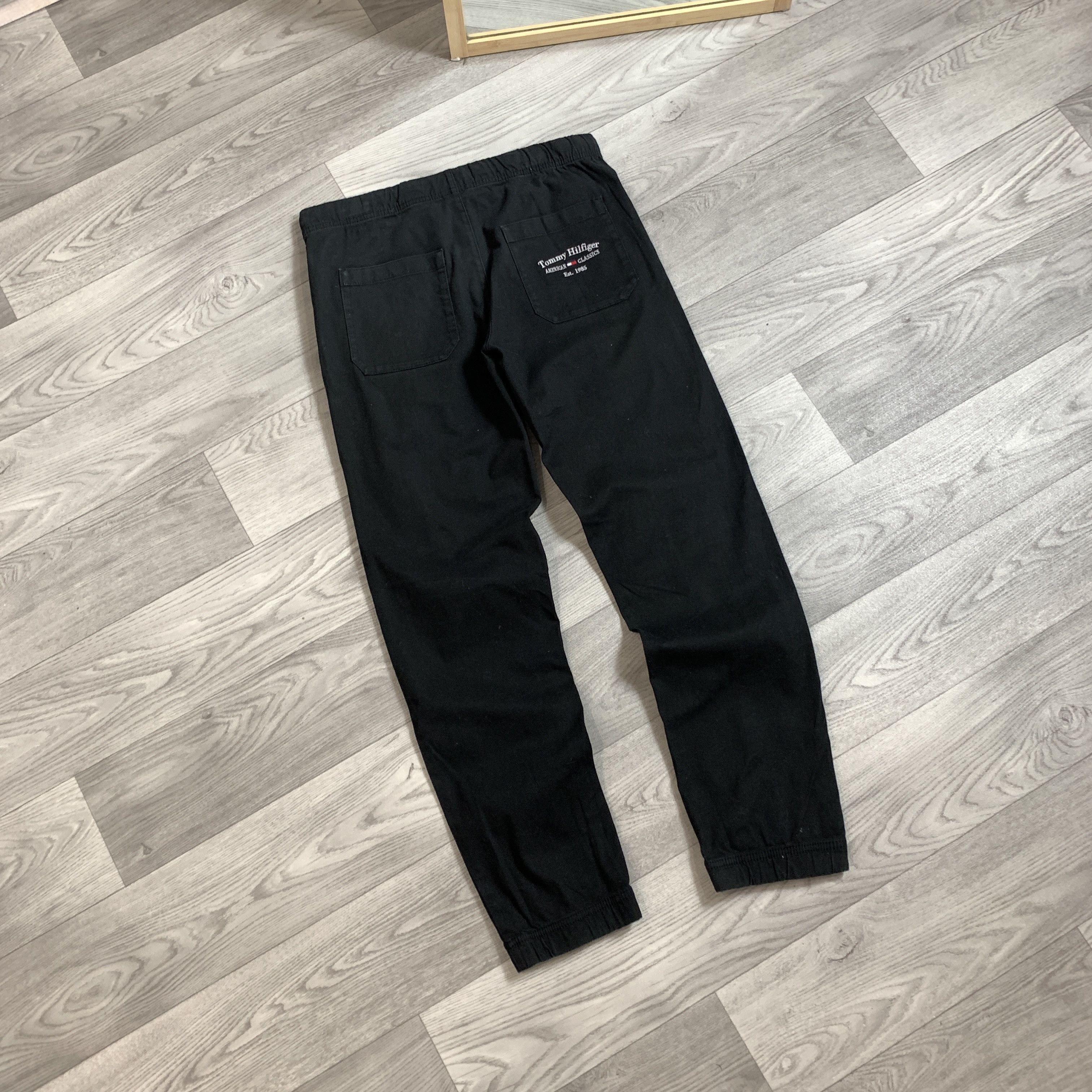 Tommy Hilfiger Tommy Hilfiger Black Casual Jogger Embroidered Logo Pants Size US 30 / EU 46 - 2 Thumbnail