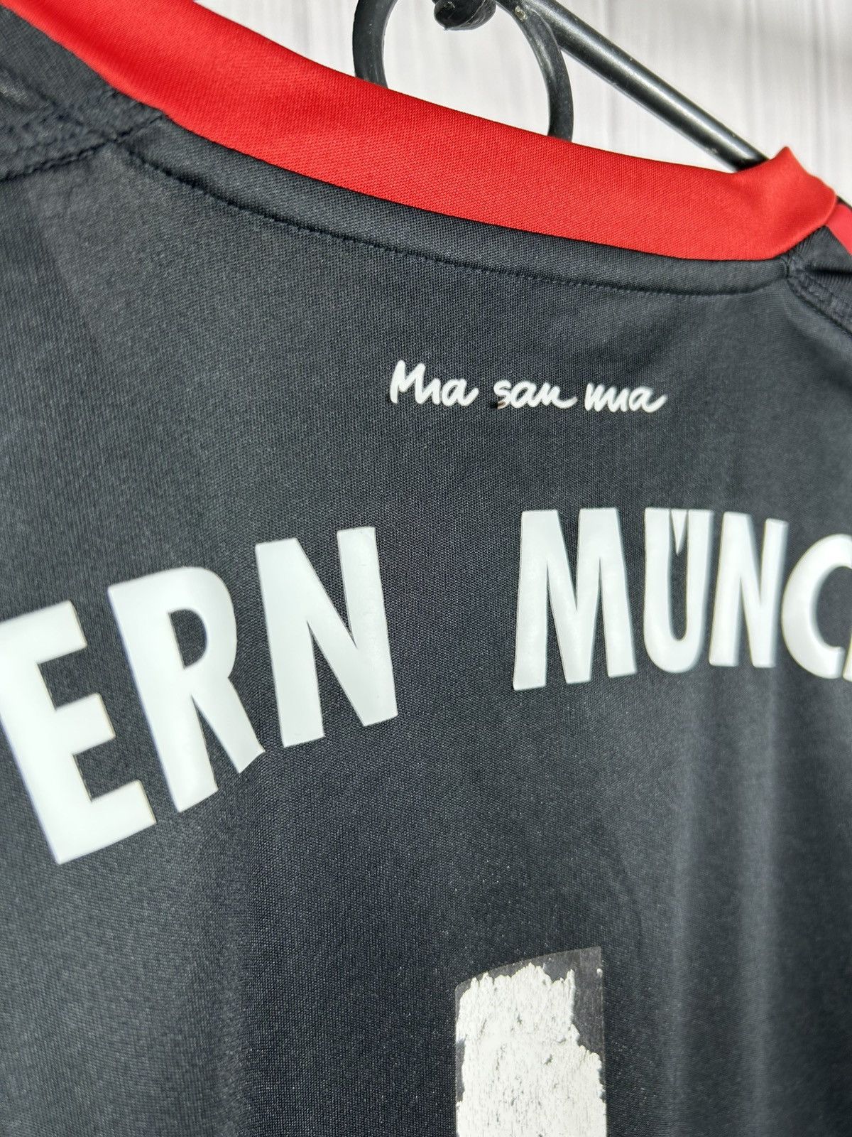 Adidas BAYERN 2017/18 #1 NEUER GOALKEEPER FOOTBALL SHIRT Adidas Size US M / EU 48-50 / 2 - 11 Thumbnail
