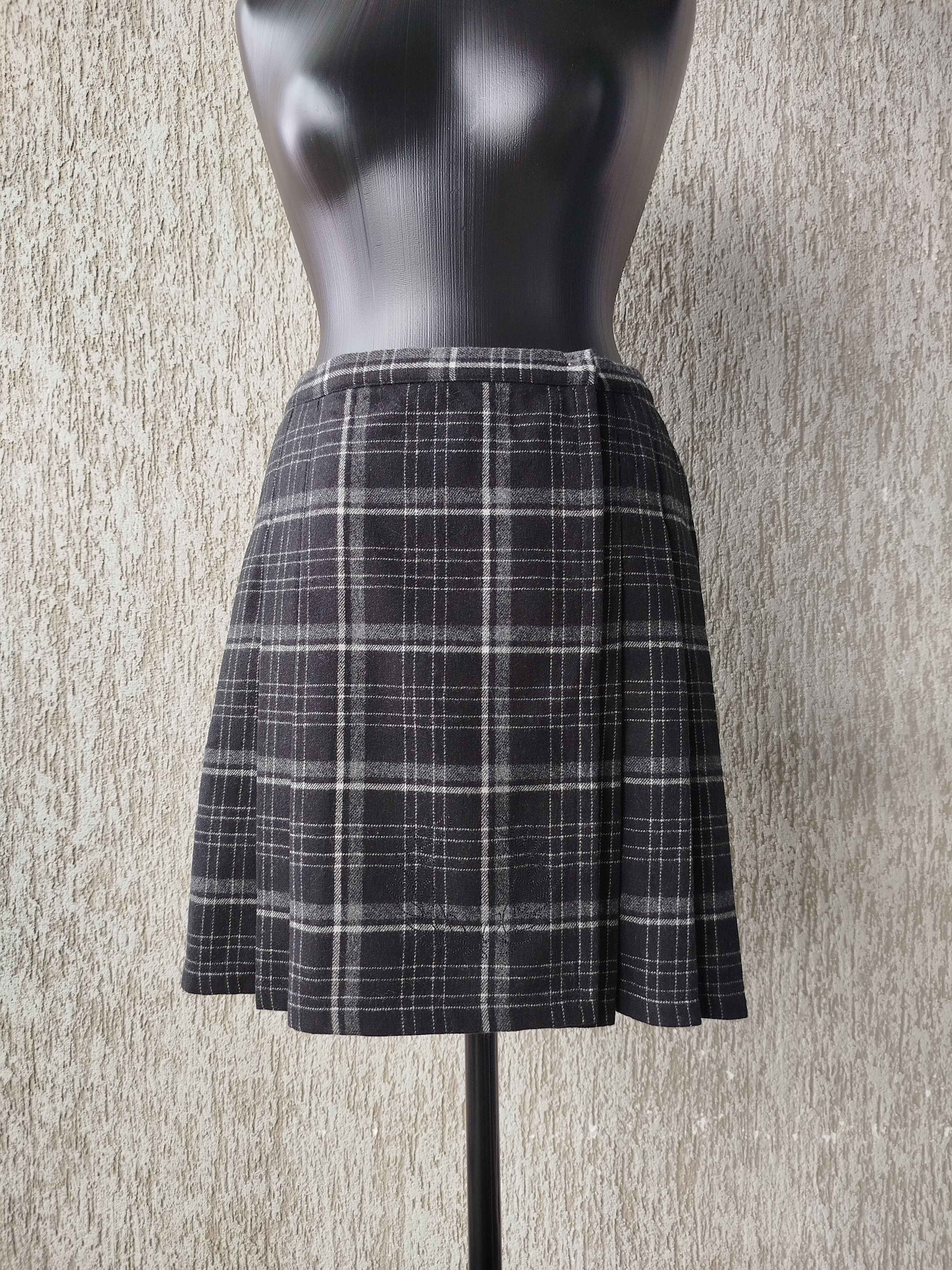 Fred Perry Wrap Skirt Kilt Plaid Pleated Wool Tartan Vintage Italy 40/S Size 27" / US 4 / IT 40 - 2 Thumbnail