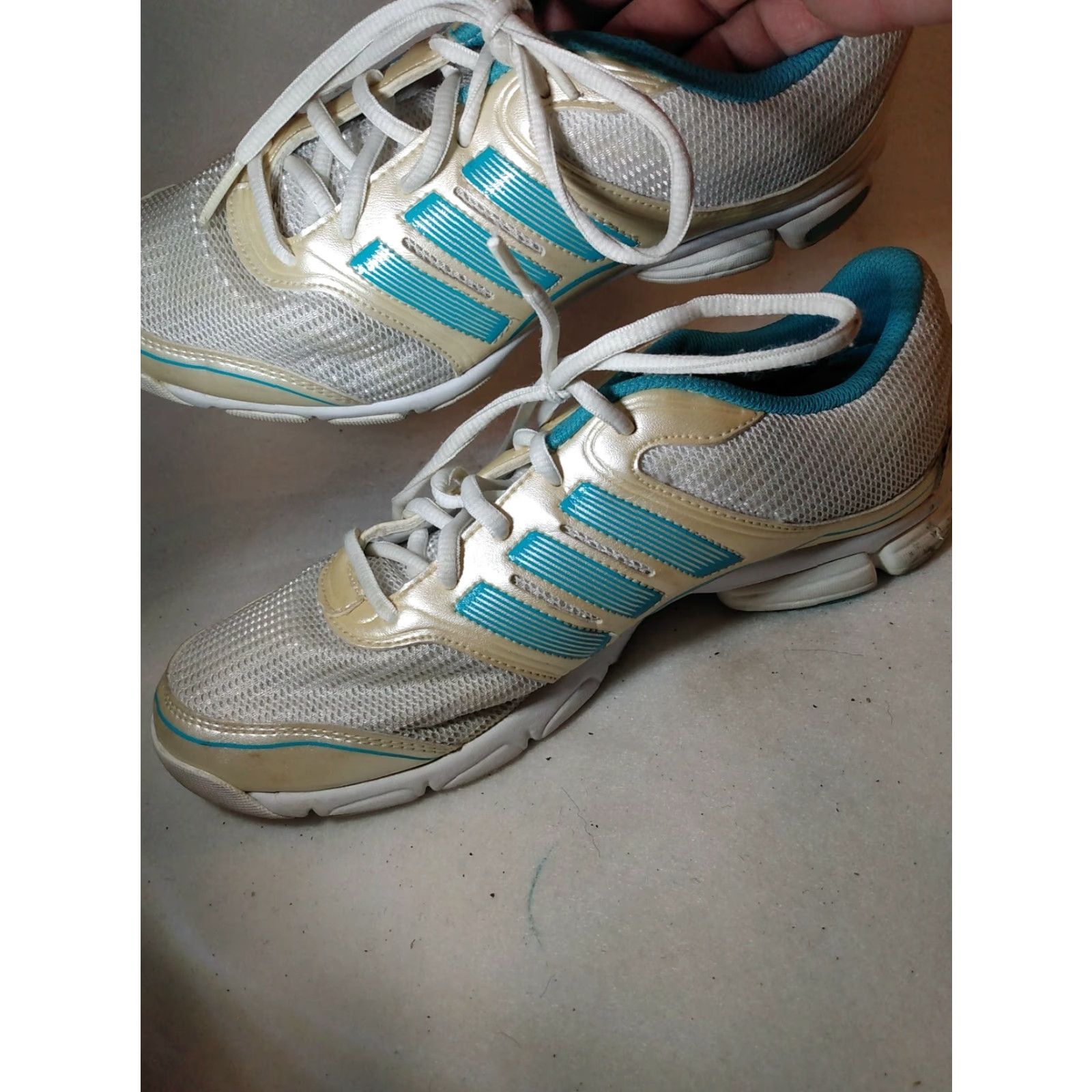 Adidas VINTAGE Adidas 3-D cushion VG Cond creme, white & teal Women's Sz.8.5 Sneaker Womens Shoes Size 8.5 White Teal Cushioned VG Condcreme Size US 9 / IT 39 - 7 Thumbnail