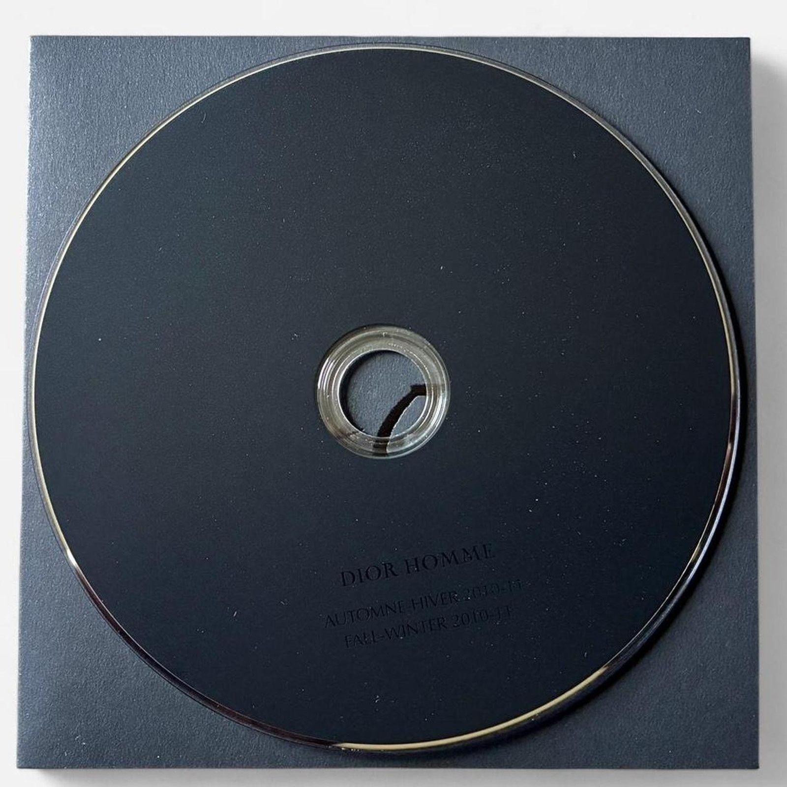 Dior × Hedi Slimane × Kris Van Assche DIOR HOMME AUTOMNE-HIVER 2010-2011 CD Size ONE SIZE - 1 Thumbnail