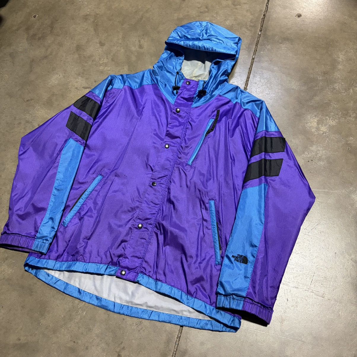 The North Face Vintage The North Face Lightweight Jacket Windbreaker Ski Size US L / EU 52-54 / 3 - 2 Thumbnail