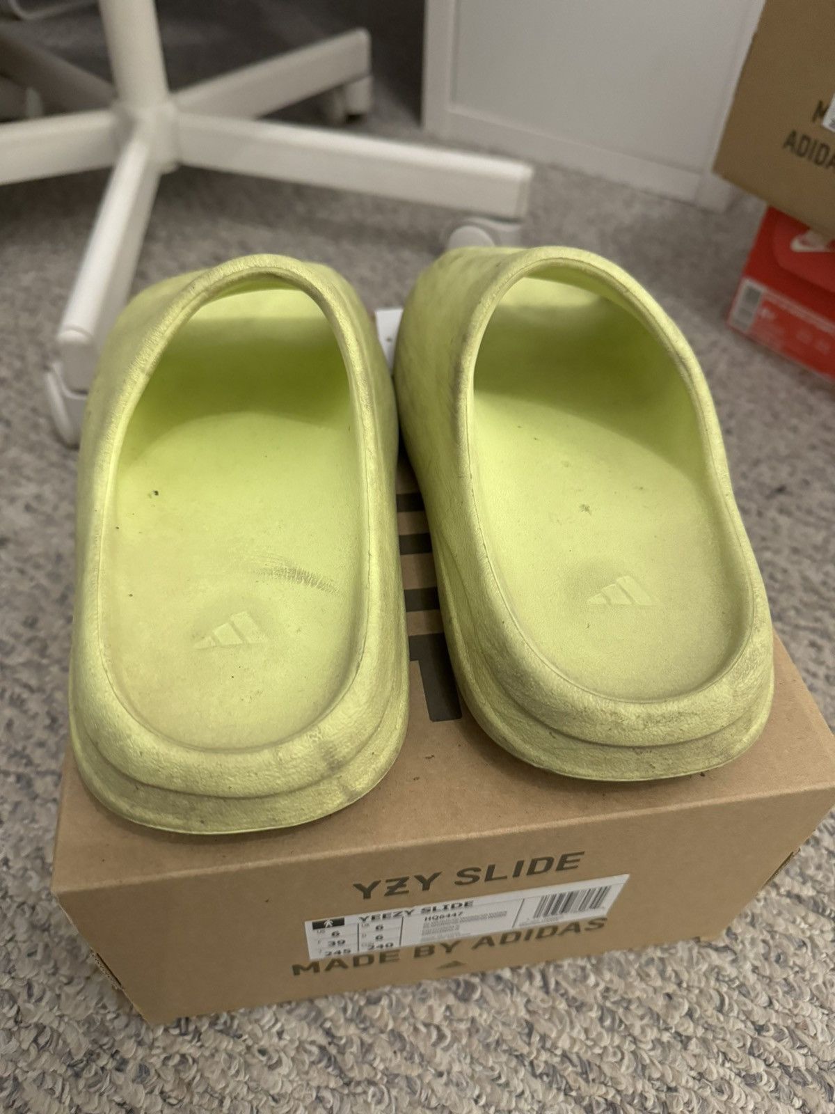 Yeezy Yeezy Slide Green Glow Size US 6 / EU 39 - 4 Thumbnail