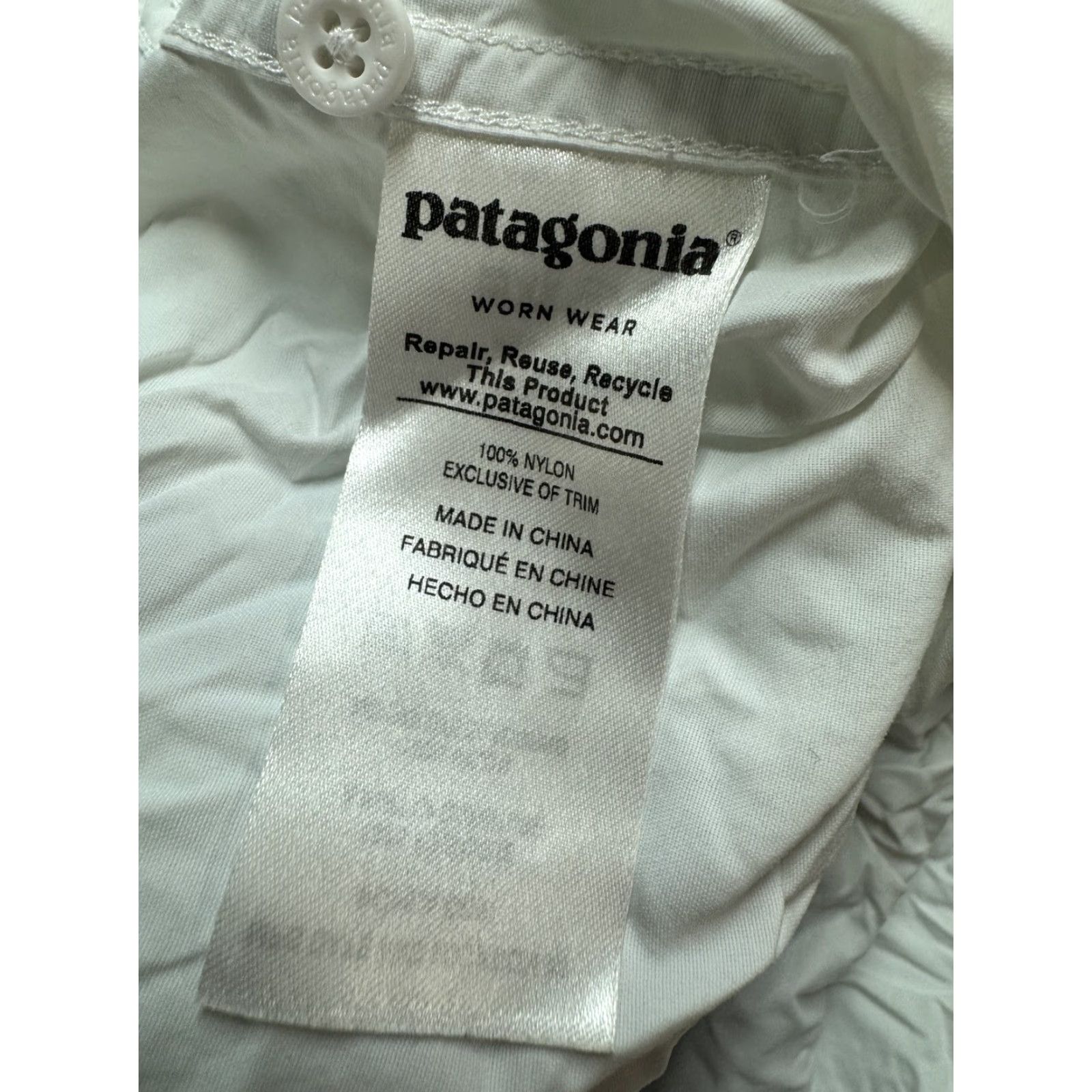 Patagonia Patagonia Shirt Women M Anchor Bay Outdoors Lightweight Vented Fishing White Nylon Button-Up Long Sleeve Collared Pocket 90s? Size M / US 6-8 / IT 42-44 - 4 Thumbnail
