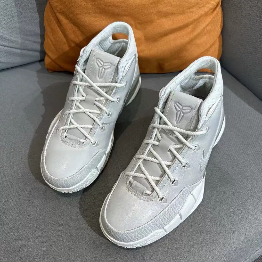 Thom Browne Thom Browne White Lowtop Sneakers 9 Men Size US 9 / EU 42 - 1 Thumbnail