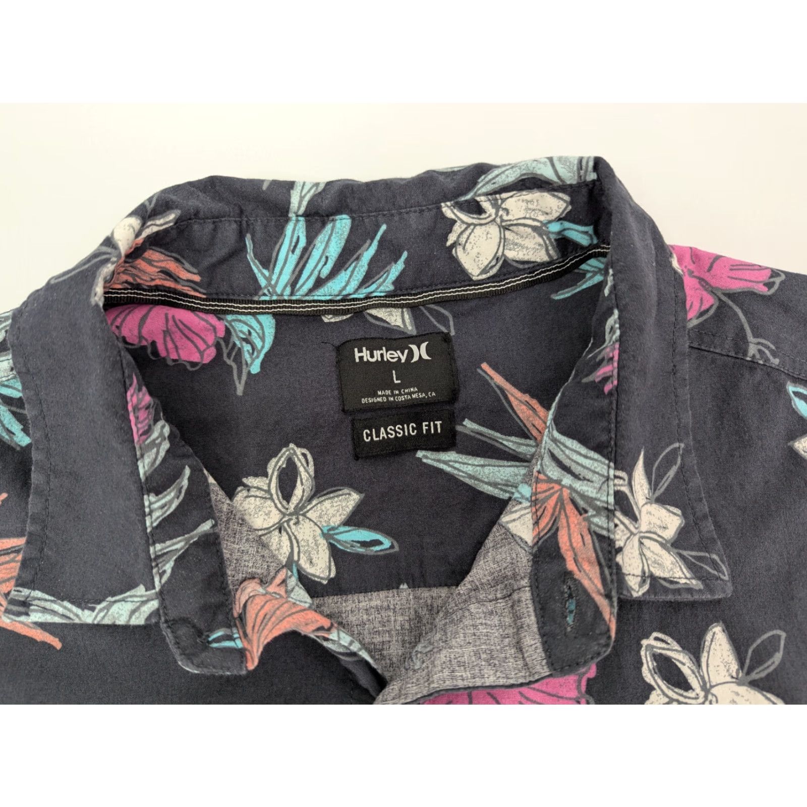 Hurley Hurley Button-Up Shirt Hawaiian Aloha Tropical Floral Men’s Size Large Multicolor Short Sleeve Collared Pocketed Casual Beach 90s Theme Mens Size US L / EU 52-54 / 3 - 6 Thumbnail