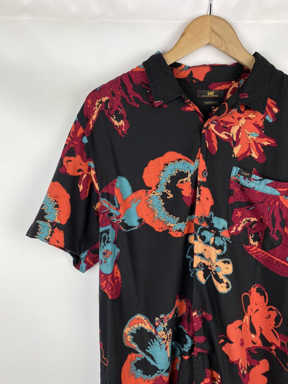 Lee Lee men’s Hawaiian overprinted shirt size L Size US L / EU 52-54 / 3 - 4 Thumbnail