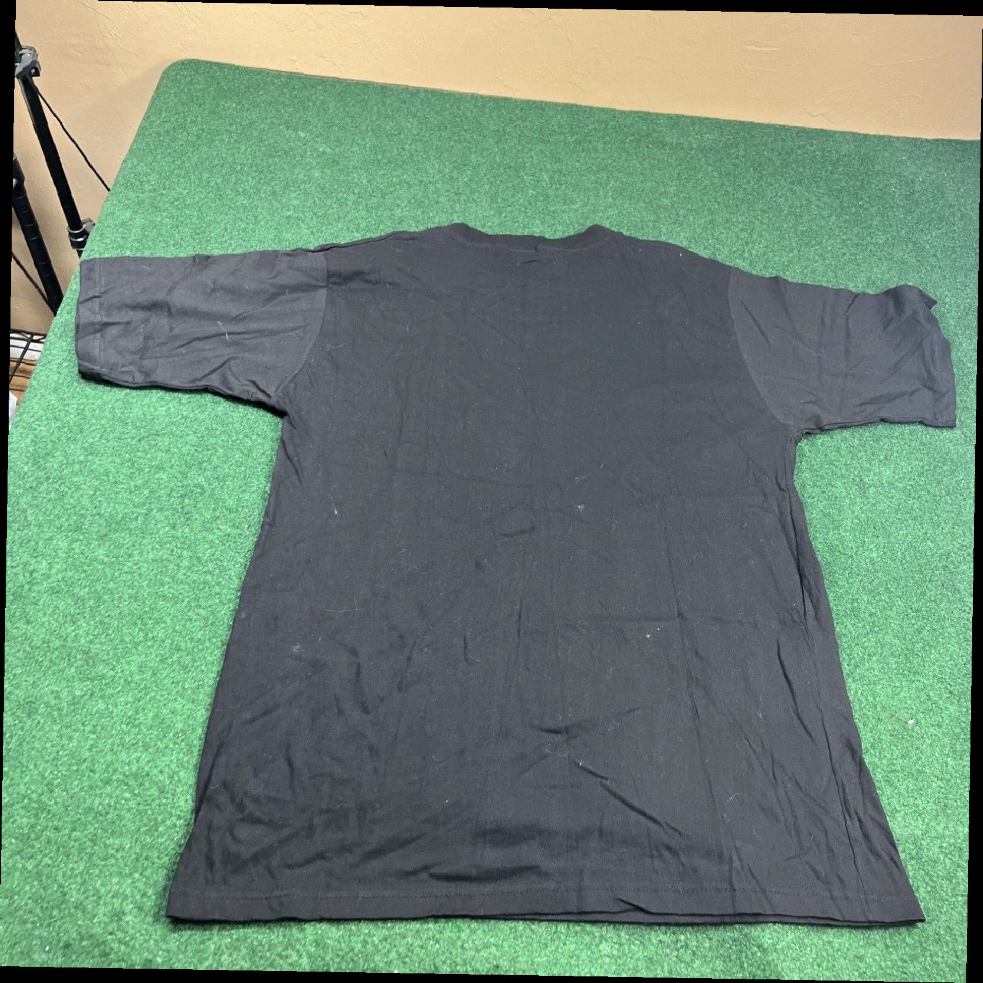 Liquid Blue Vintage 2006 Liquid Blue Skull Face Shirt Size Large Tall Very Rare Print Size US L / EU 52-54 / 3 - 8 Thumbnail