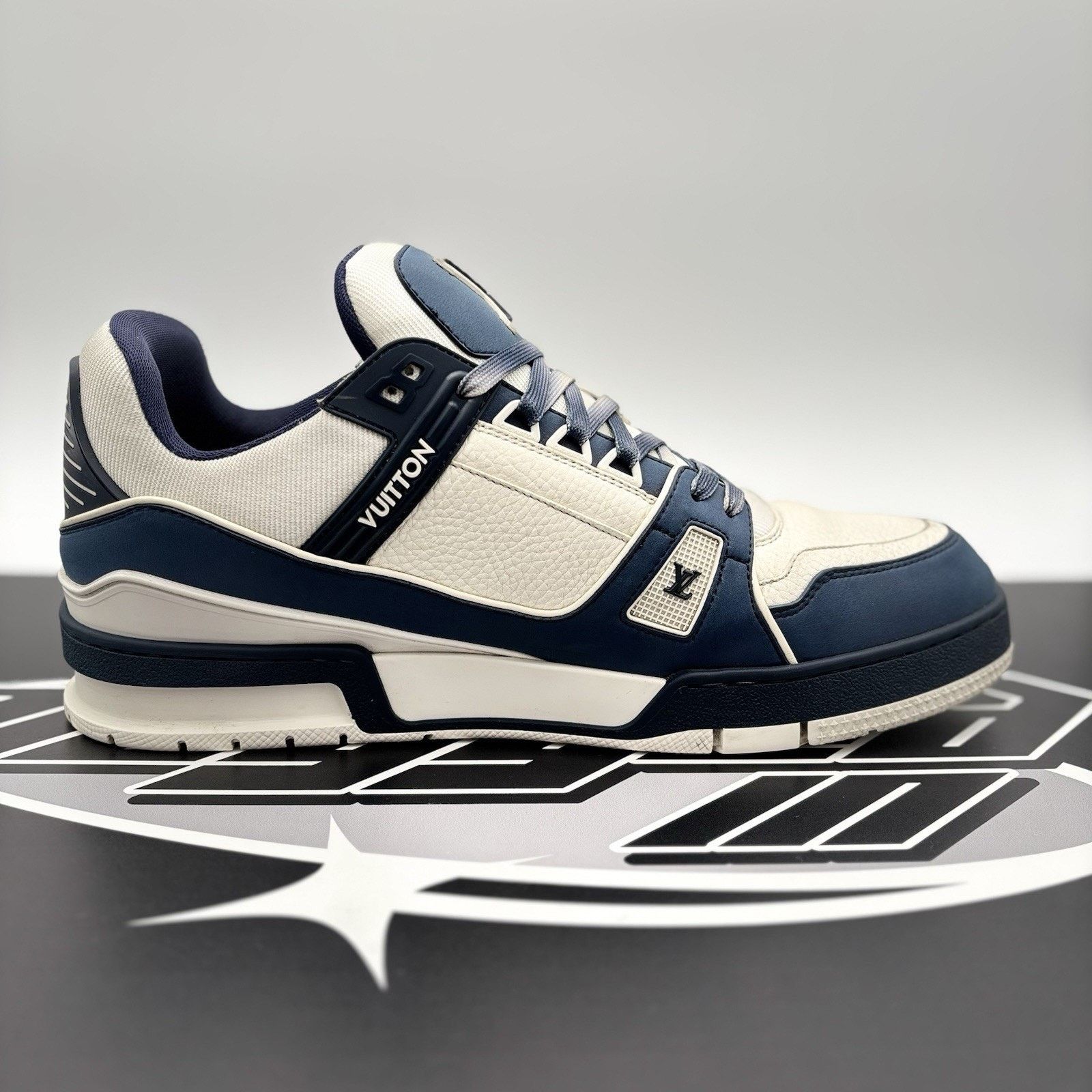 Louis Vuitton (11-11.5 US) Louis Vuitton Trainer ' White Navy '| GOOD COND Size US 11.5 / EU 44-45 - 13 Thumbnail