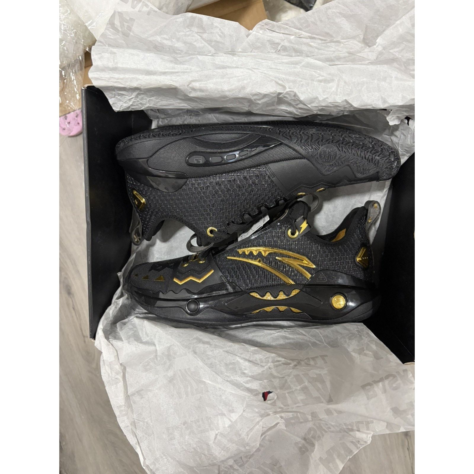 Other Size 8.5, ANTA Shock Wave 5 Pro Kyrie Irving Black Samurai Size US 8.5 / EU 41-42 - 1 Thumbnail