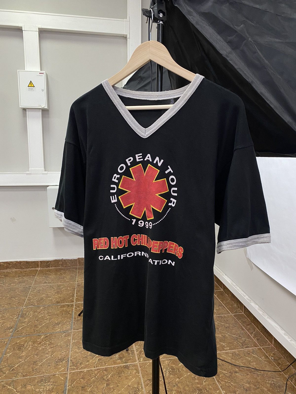 Image of Band Tees x Rock T Shirt Vintage 1999 Red Hot Chili Peppers Californication T-Shirt in Black (Size 