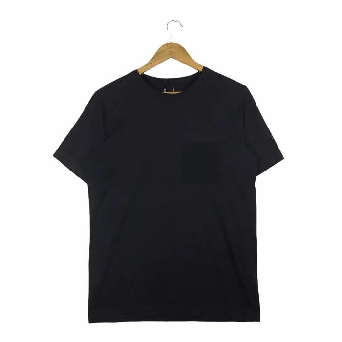 Arc'teryx Vtg ARCTERYX HOMME Minimalist Design Pocket Tee Shirt Size US S / EU 44-46 / 1 - 1 Thumbnail