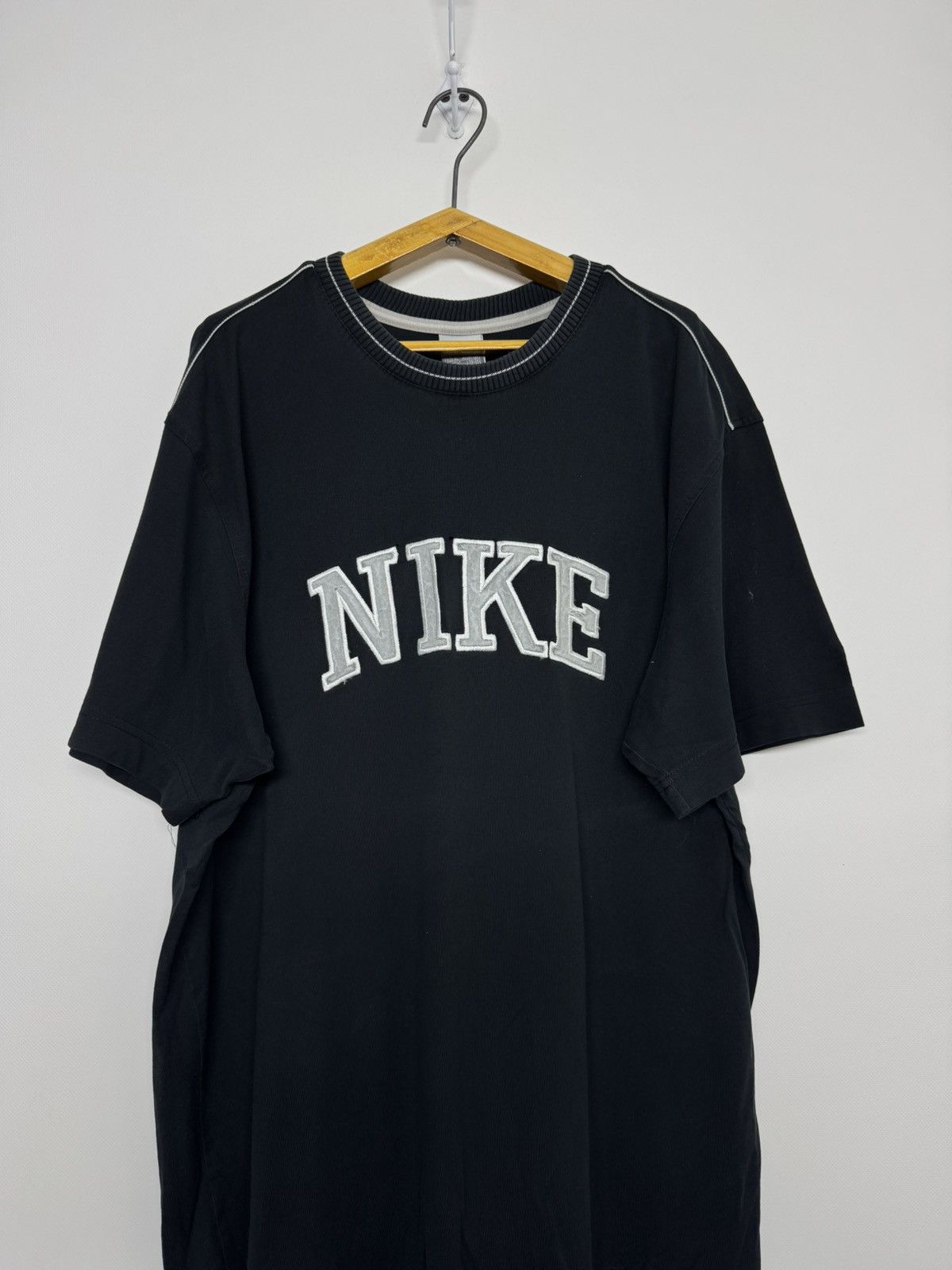 Nike Vintage Y2k Nike Center Big Swoosh Logo T-Shirt 90’s Size US XL / EU 56 / 4 - 4 Thumbnail
