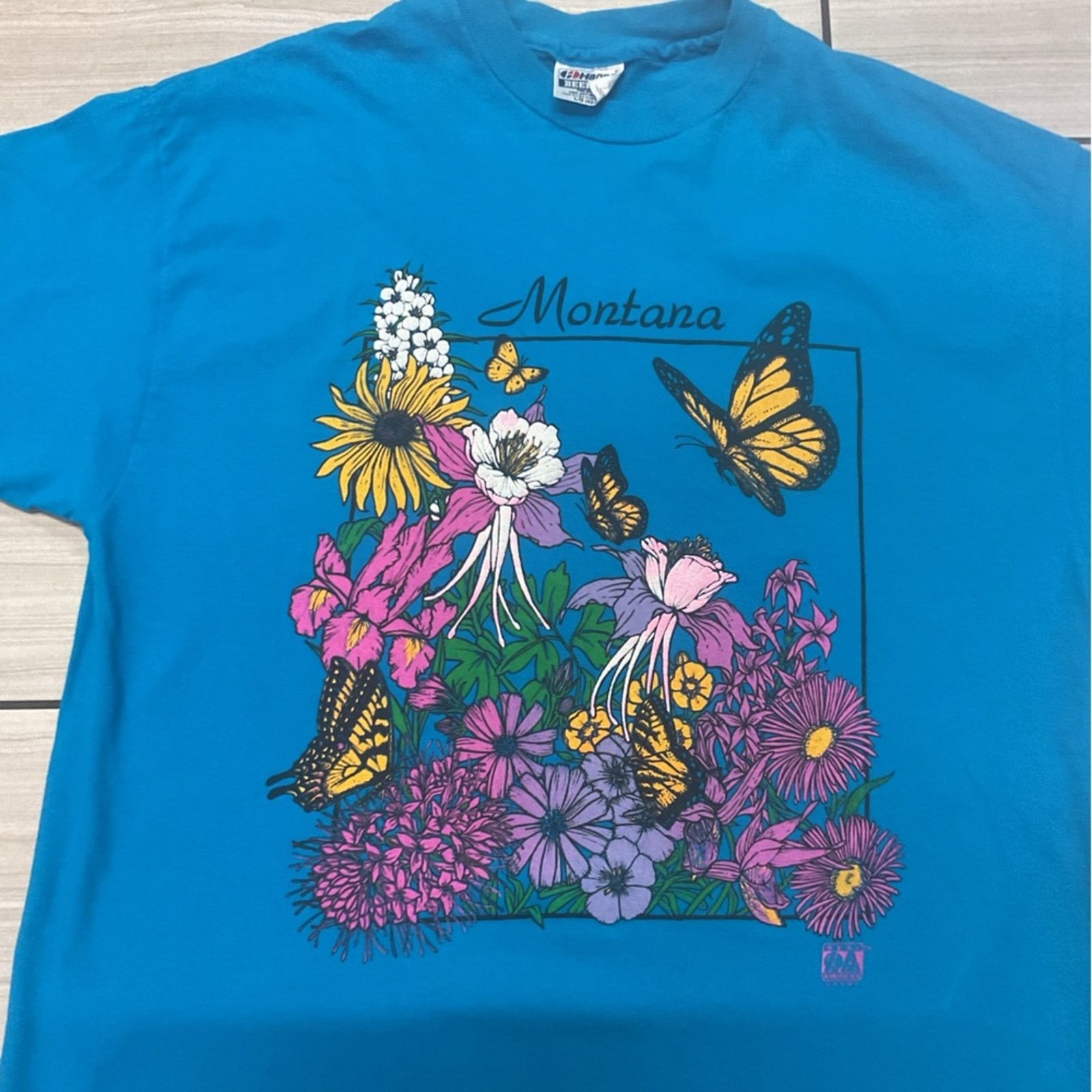 Hanes Vintage 90s Montana Flowers & Butterflies T-Shirt Size US L / EU 52-54 / 3 - 4 Thumbnail