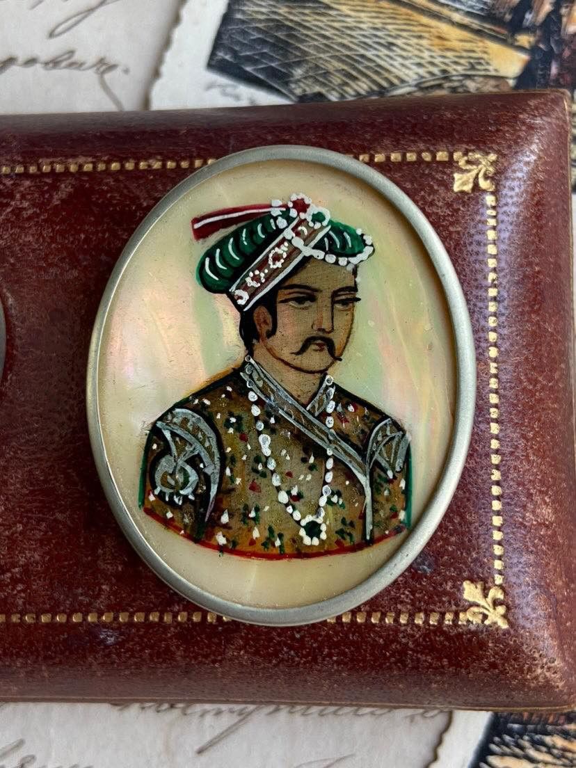 Vintage Vintage Miniature Box Mother Of Pearl Hand Painted Portrait Size ONE SIZE - 4 Thumbnail