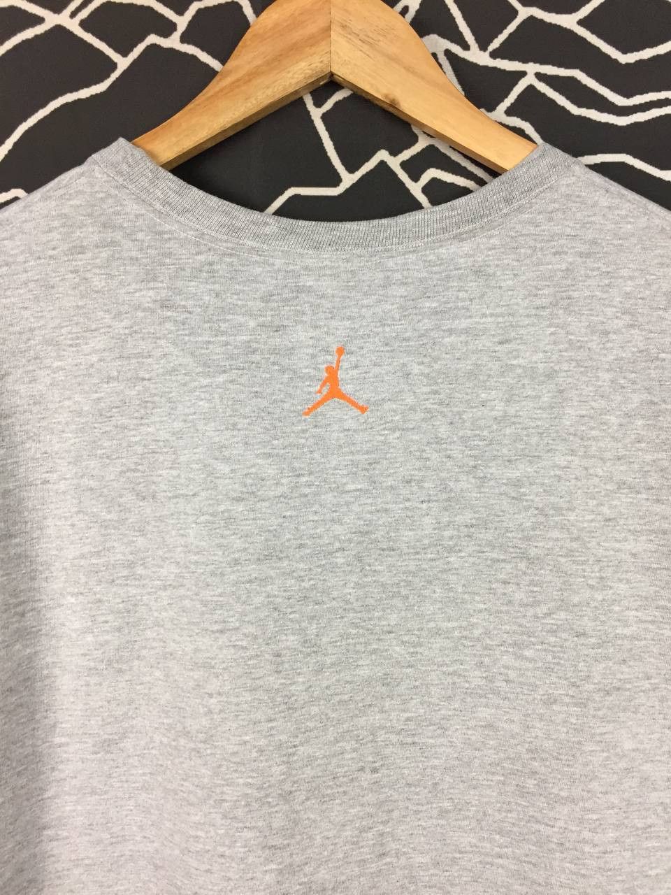 Nike Vtg Nike Air Jordan Jumpman Frozen Sneaker Graphic Tee Size US S / EU 44-46 / 1 - 6 Thumbnail