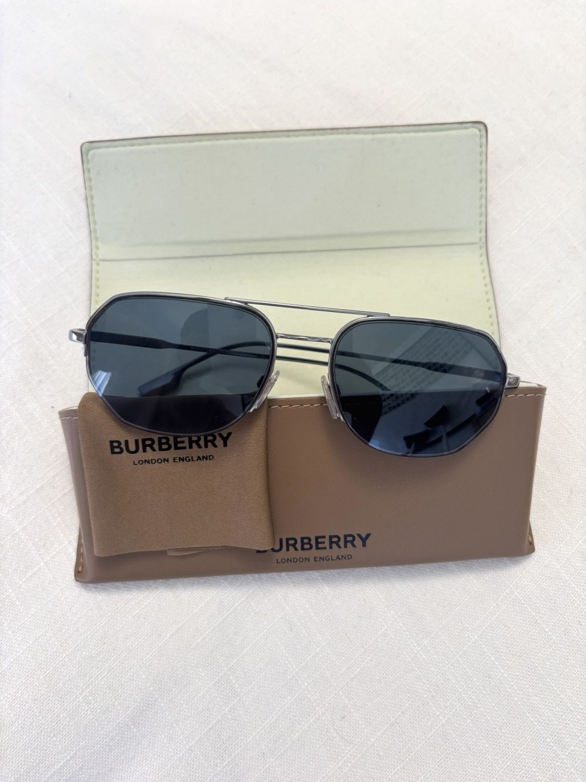 Burberry Burberry Sunglasses Size ONE SIZE - 1 Thumbnail