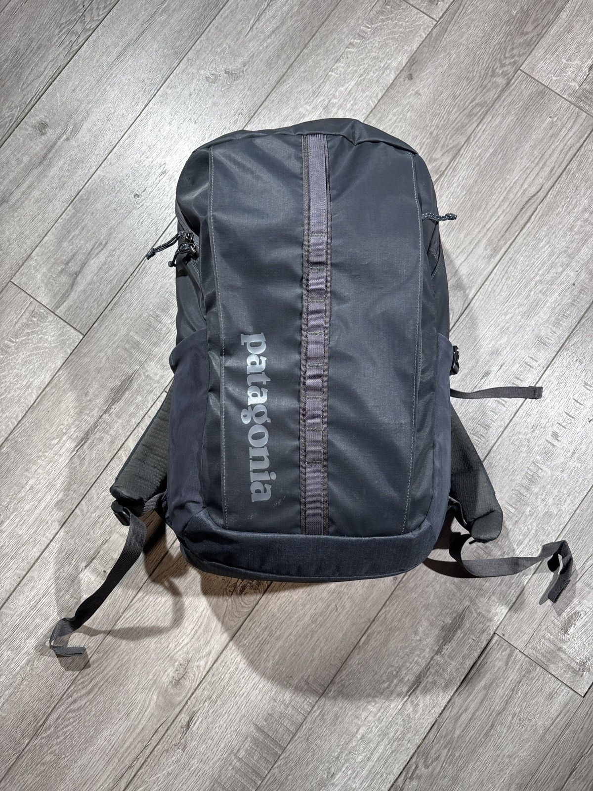 Patagonia Patagonia Black Hole 26L Size 26 - 1 Thumbnail