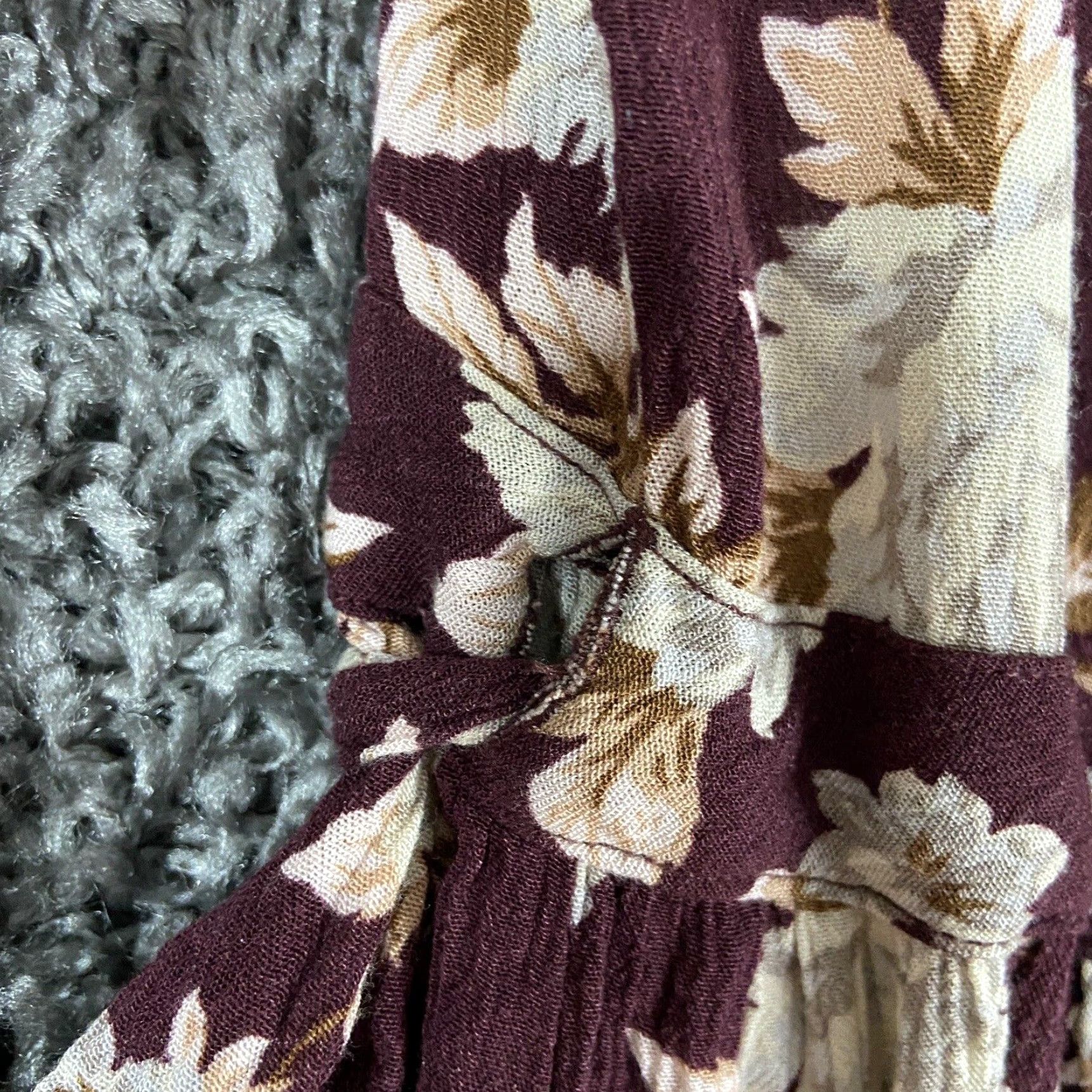 American Eagle Outfitters American Eagle Bohemian Floral Bell Sleeve Blouse Women's Small Red Size S / US 4 / IT 40 - 5 Thumbnail