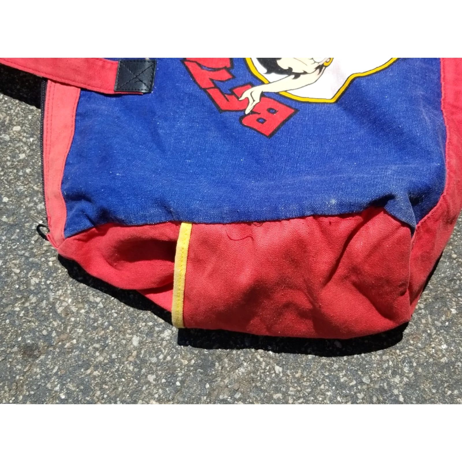 Vintage VINTAGE Betty Boop Black Canvas DUFFLE Bag 1994 Women Large Canvas Zippered closure 90s Duffle Kings Features Syndicate Size ONE SIZE - 2 Thumbnail