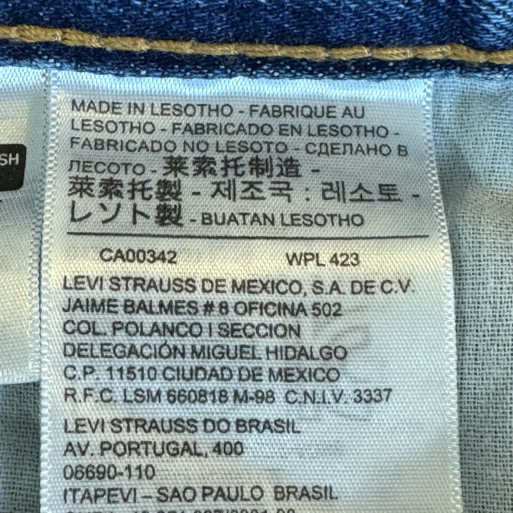 Levi's VINTAGE Levi's 505 Jeans Mens 40x30 Blue Classic Fit Denim Straight Leg Medium Wash Regular Pants Men Boys? Size US 40 / EU 56 - 4 Thumbnail
