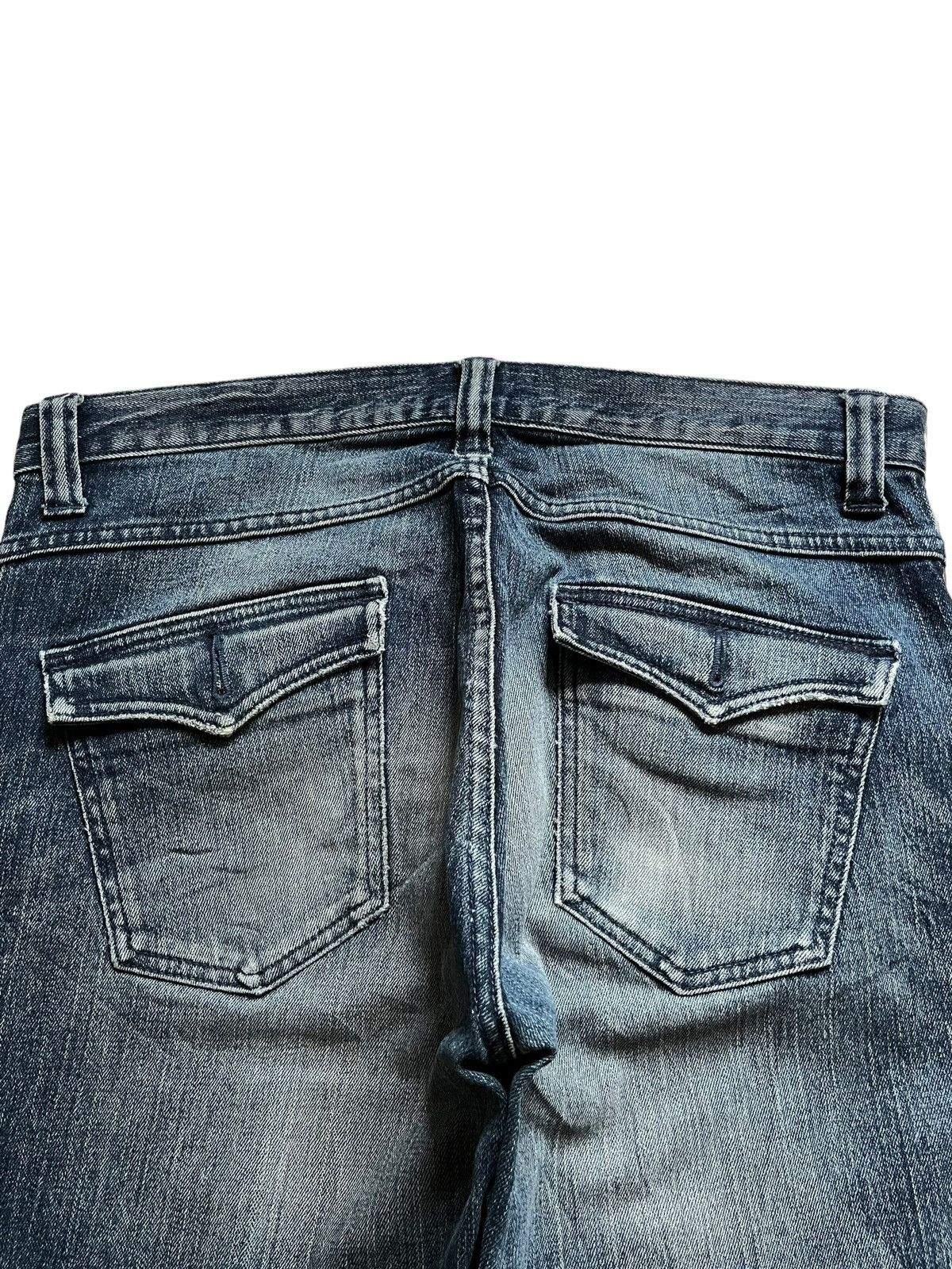 Japanese Brand × Jun Takahashi × Uniqlo SALES🔥Vintage Japanese Uniqlo Blue Distressed Loose Jeans Size US 35 - 8 Thumbnail