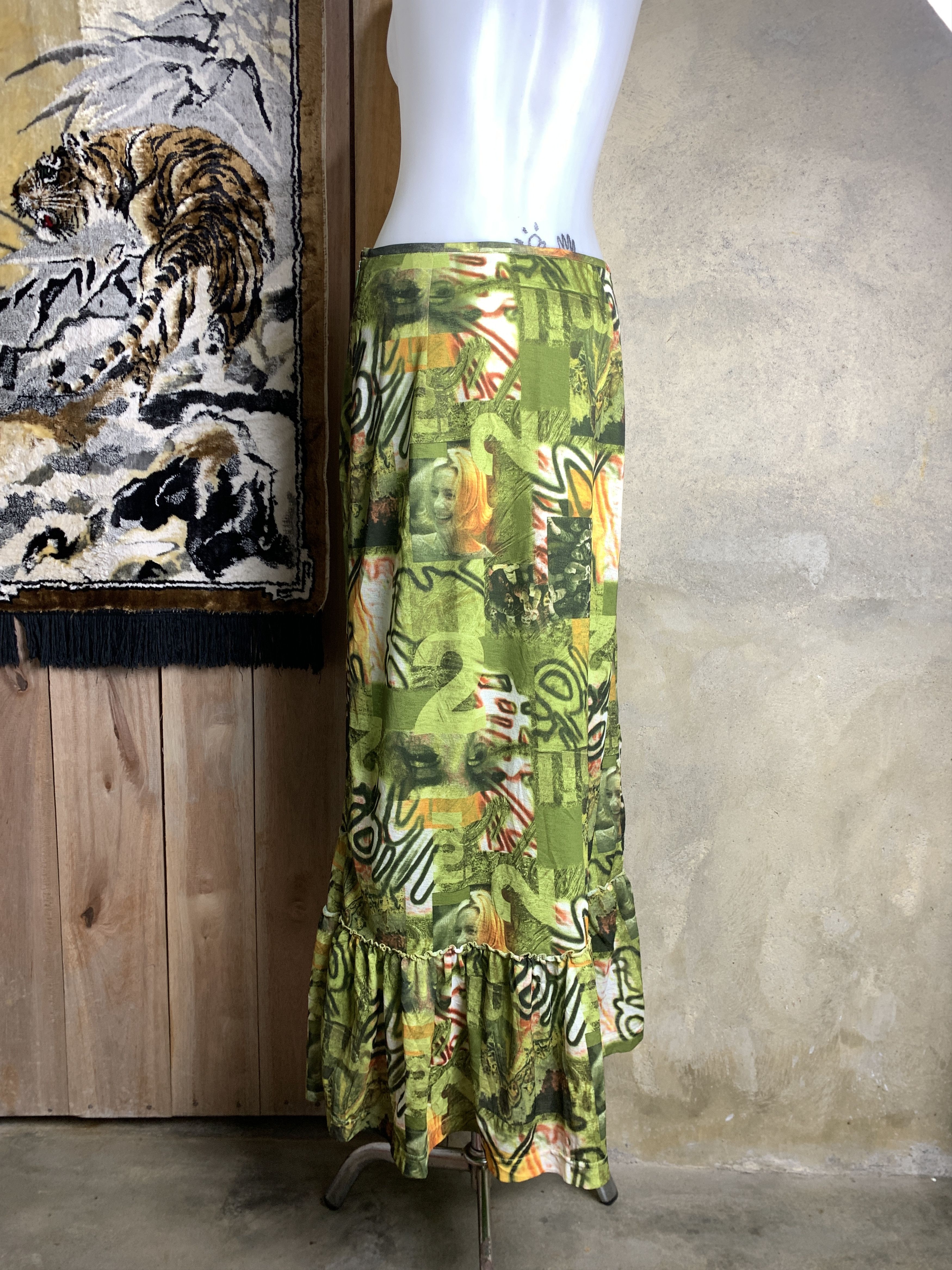 Japanese Brand Photograph Printed Green Mesh Midi Skirt (28) Size 28" / US 6 / IT 42 - 3 Thumbnail