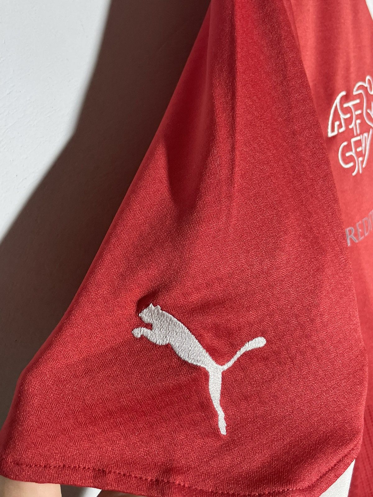 Puma #19 Behrami Switzerland Puma 2010 Home Football Shirt Size US S / EU 44-46 / 1 - 7 Thumbnail