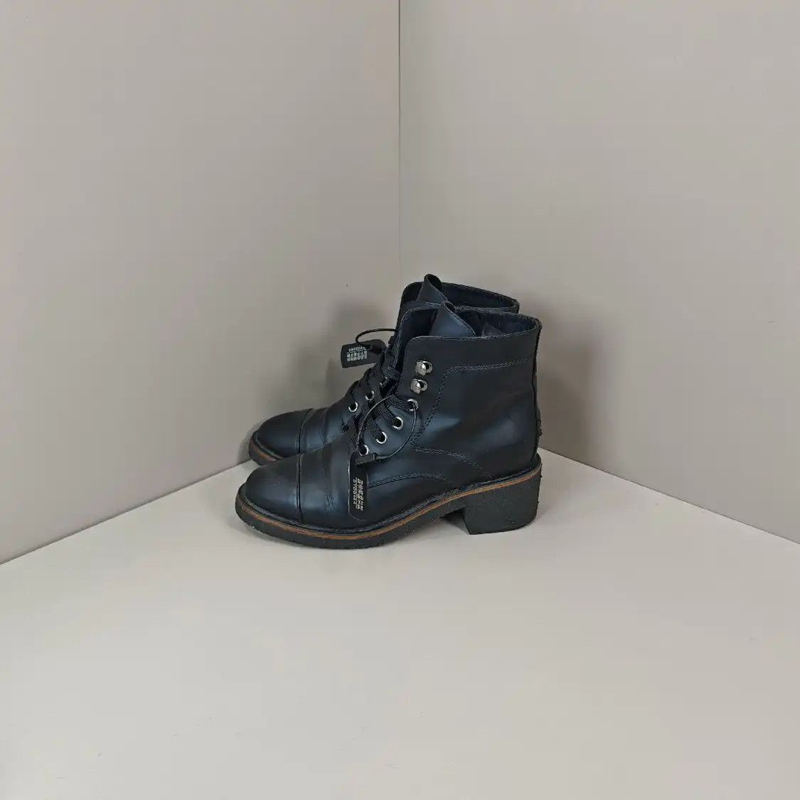 Chanel CHANEL black leather Women's ankle boots 35.5 Size US 5.5 / IT 35.5 - 1 Thumbnail