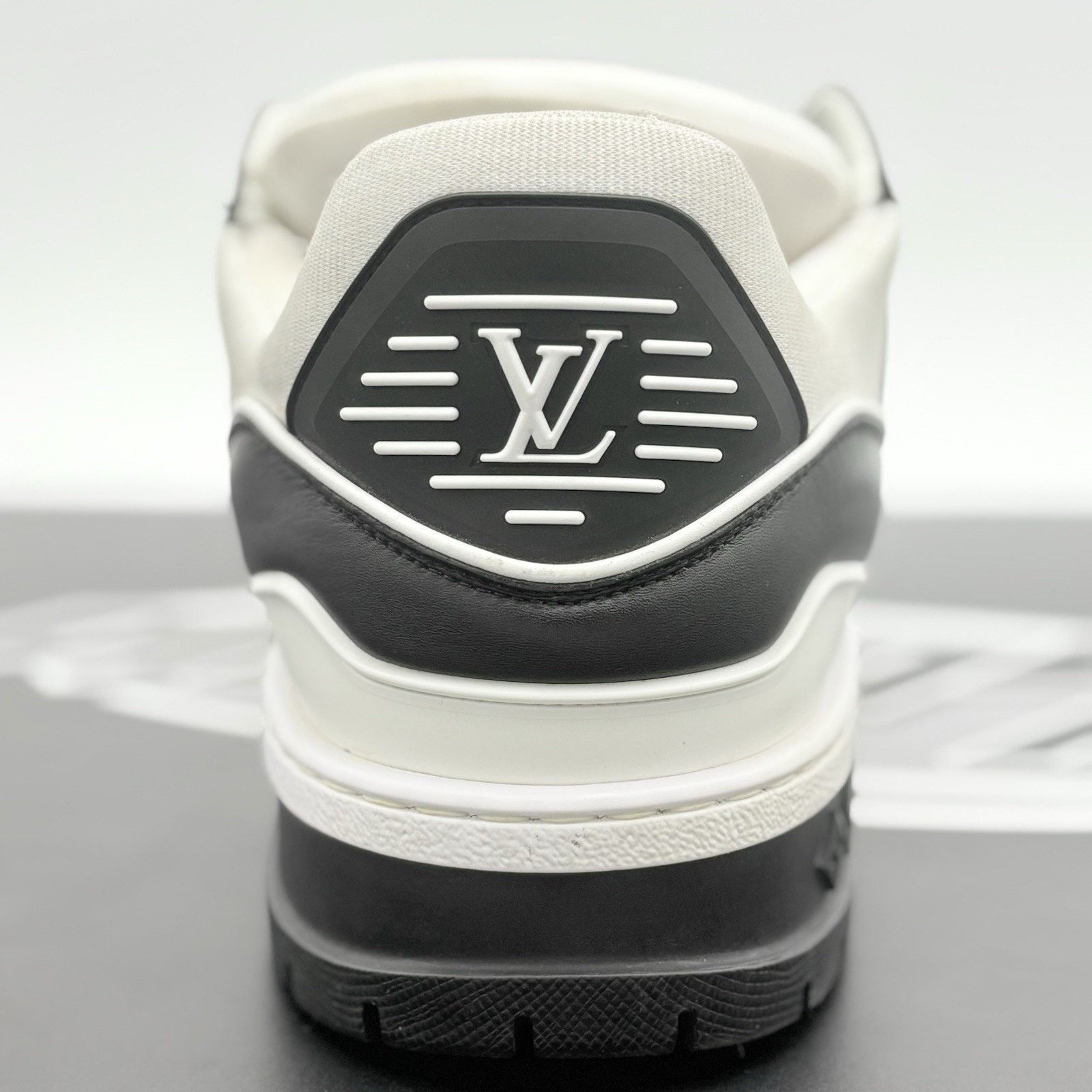 Louis Vuitton 13-13.5 US Louis Vuitton Maxi ' Black White ' | SUPER CLEAN! Size US 13 / EU 46 - 3 Thumbnail