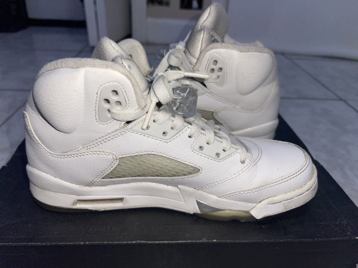 J Shoes × Jordan Brand × Nike Jordan Retro 5 White Metallic 2014 Size US 5.5 / EU 38 - 6 Thumbnail