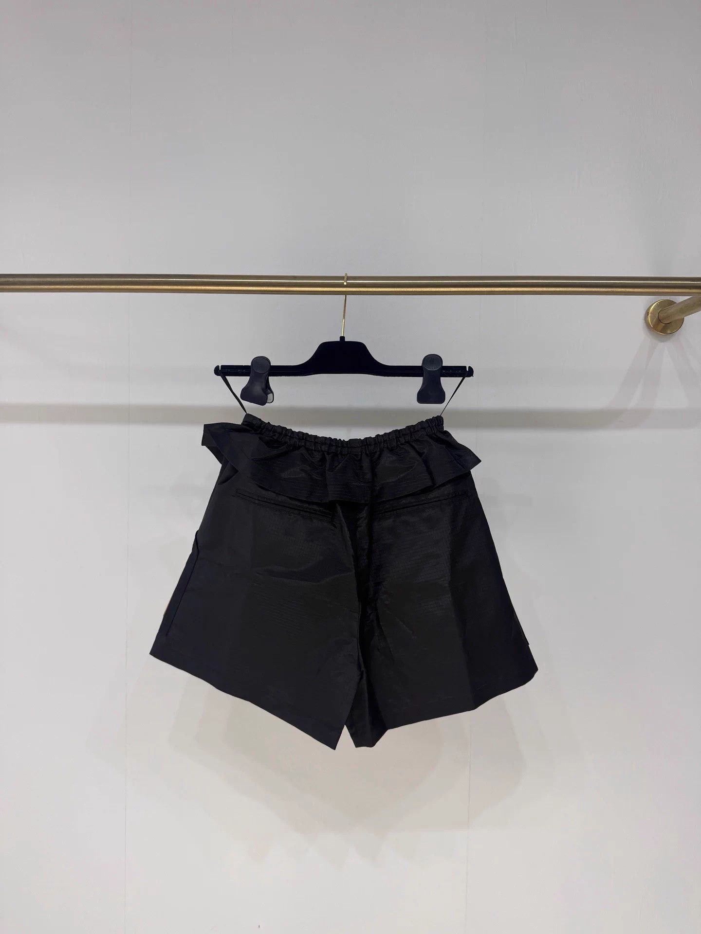 Louis Vuitton Louis Vuitton Ruffle Hem Short 34 New Size 25" / US 0 / IT 36 - 7 Thumbnail