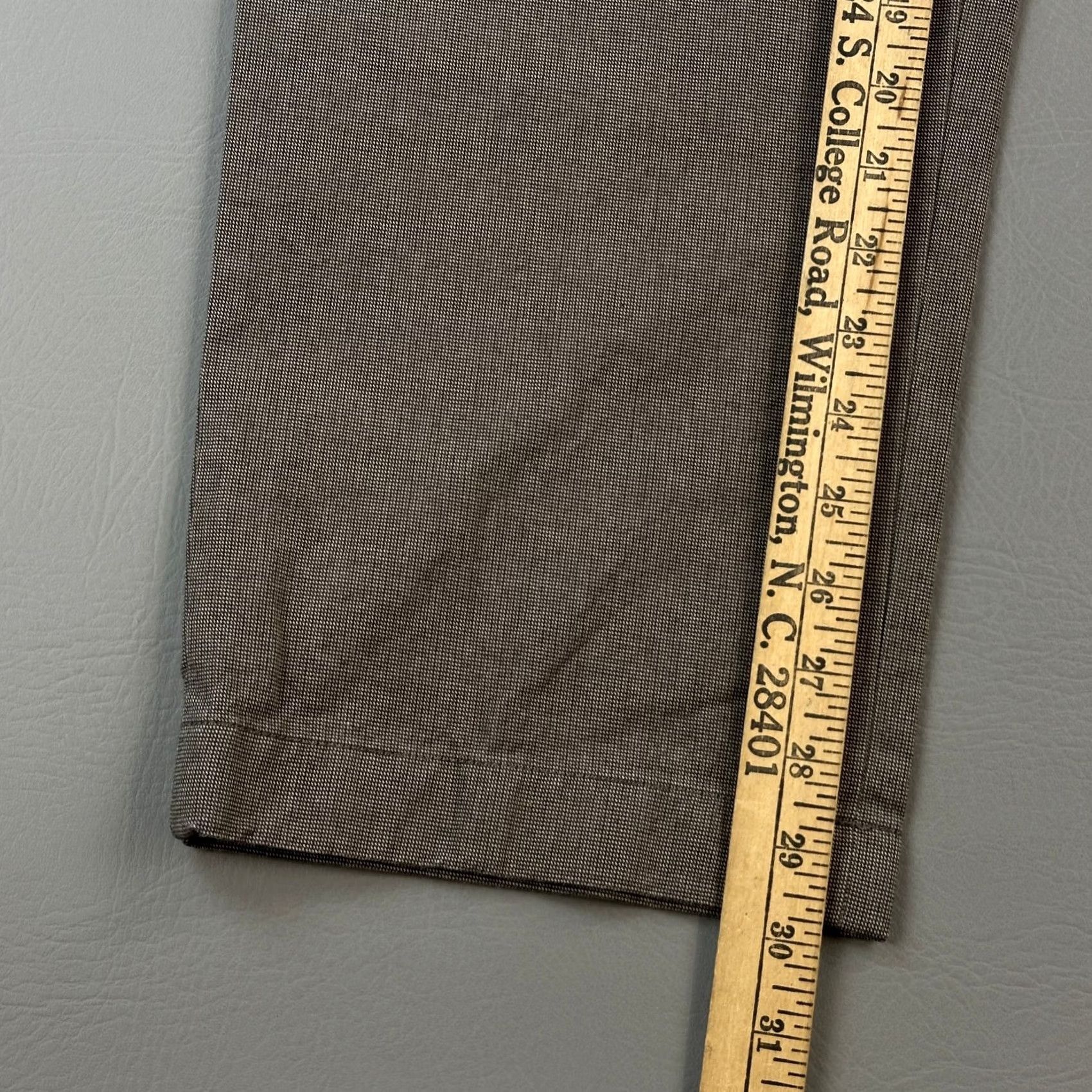 Brooks Brothers Brooks Brothers 346 Pants Mens 33x30 Flat Front Chino Casual Relaxed Brown Solid 30 in inseam, Regular Waist 33 in, Logo, Preppy, Retro, Mens Size US 34 / EU 50 - 3 Thumbnail