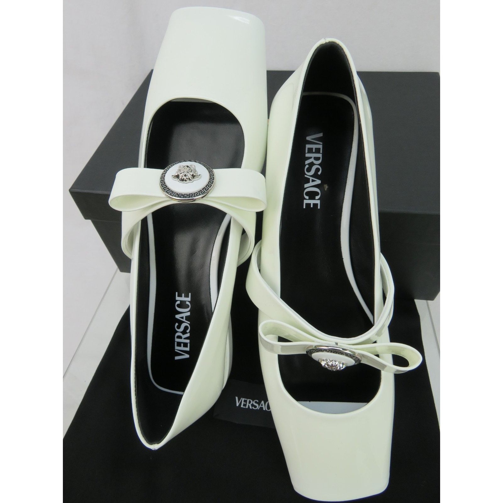Versace VERSACE WHITE PATENT LEATHER COIN MEDUSA HEAD BOW FLATS 41 Size US 11 / IT 41 - 3 Thumbnail