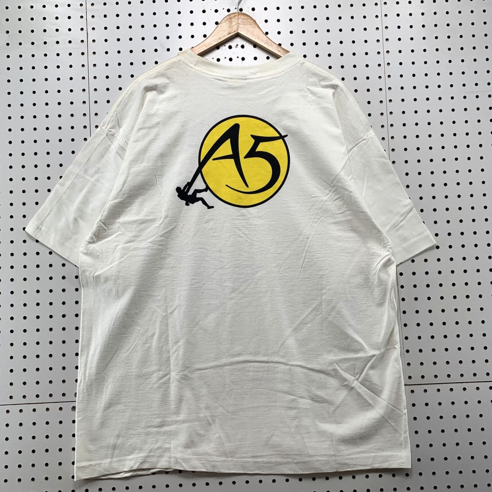 The North Face VINTAGE North Face A5 Mens Shirt White XXL Short Sleeve Outdoor NWT Size US XXL / EU 58 / 5 - 2 Thumbnail