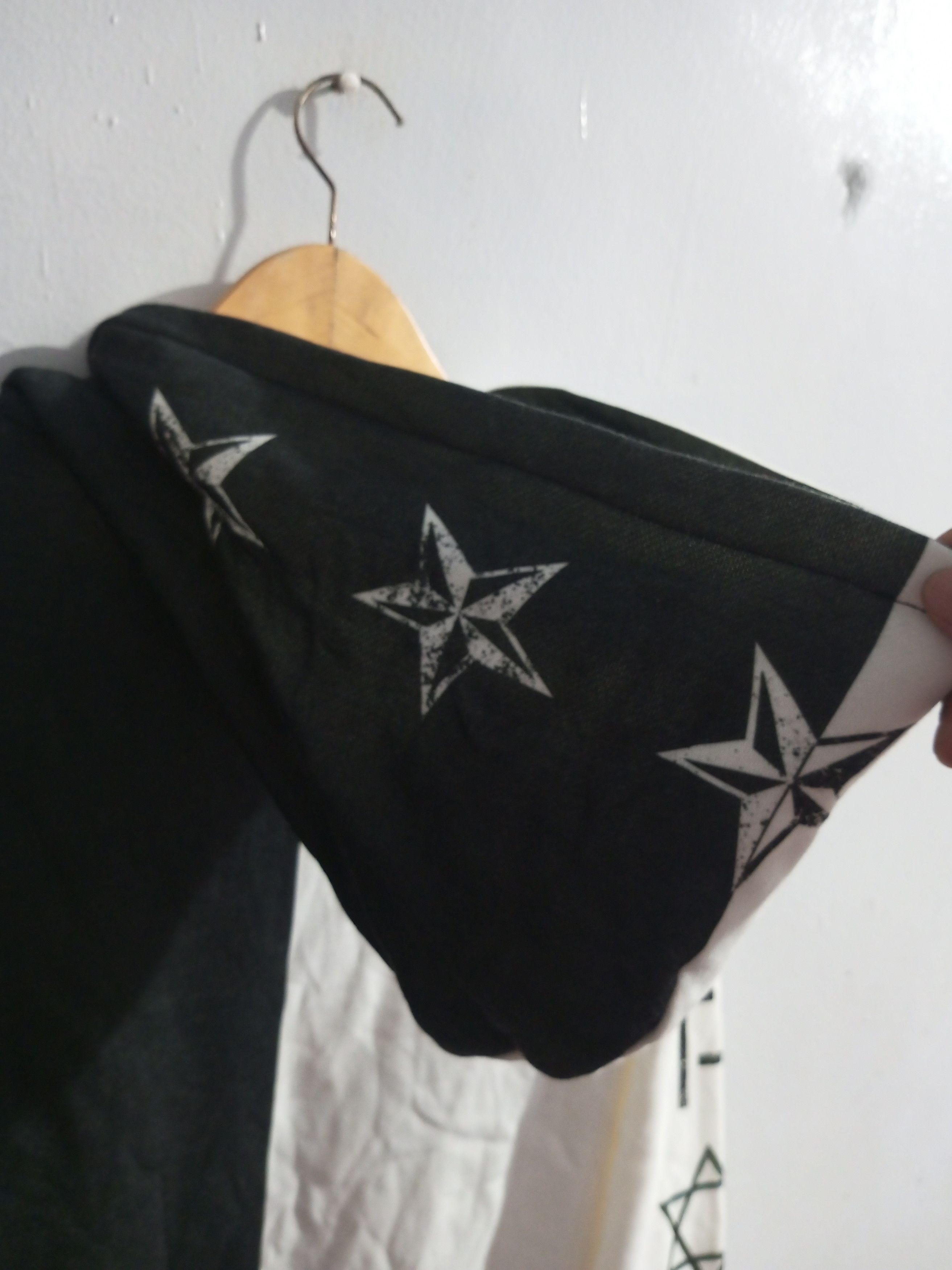 Japanese Brand Travas tokyo illuminati cross hoodie Size US L / EU 52-54 / 3 - 11 Thumbnail