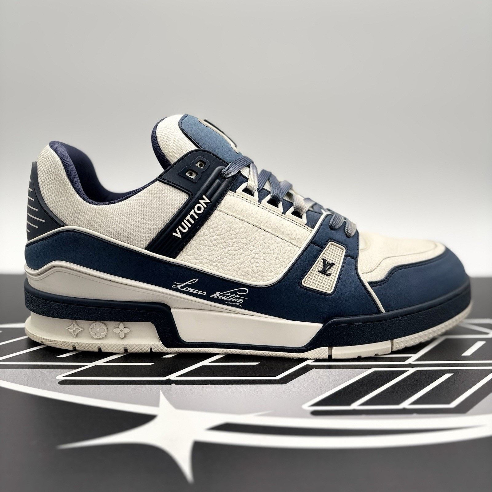 Louis Vuitton (11-11.5 US) Louis Vuitton Trainer ' White Navy '| GOOD COND Size US 11.5 / EU 44-45 - 2 Thumbnail