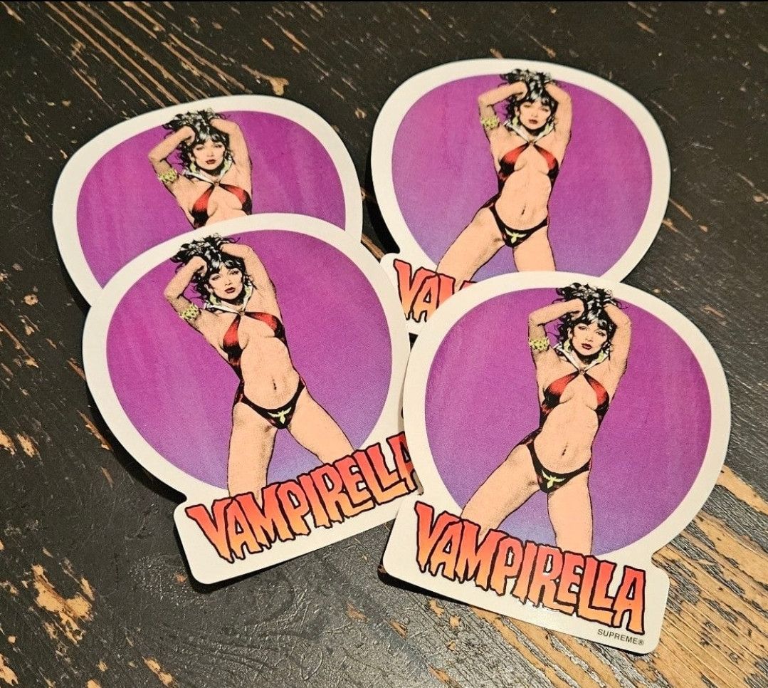 Supreme Supreme Vampirella Sticker SS17 Size ONE SIZE - 1 Preview