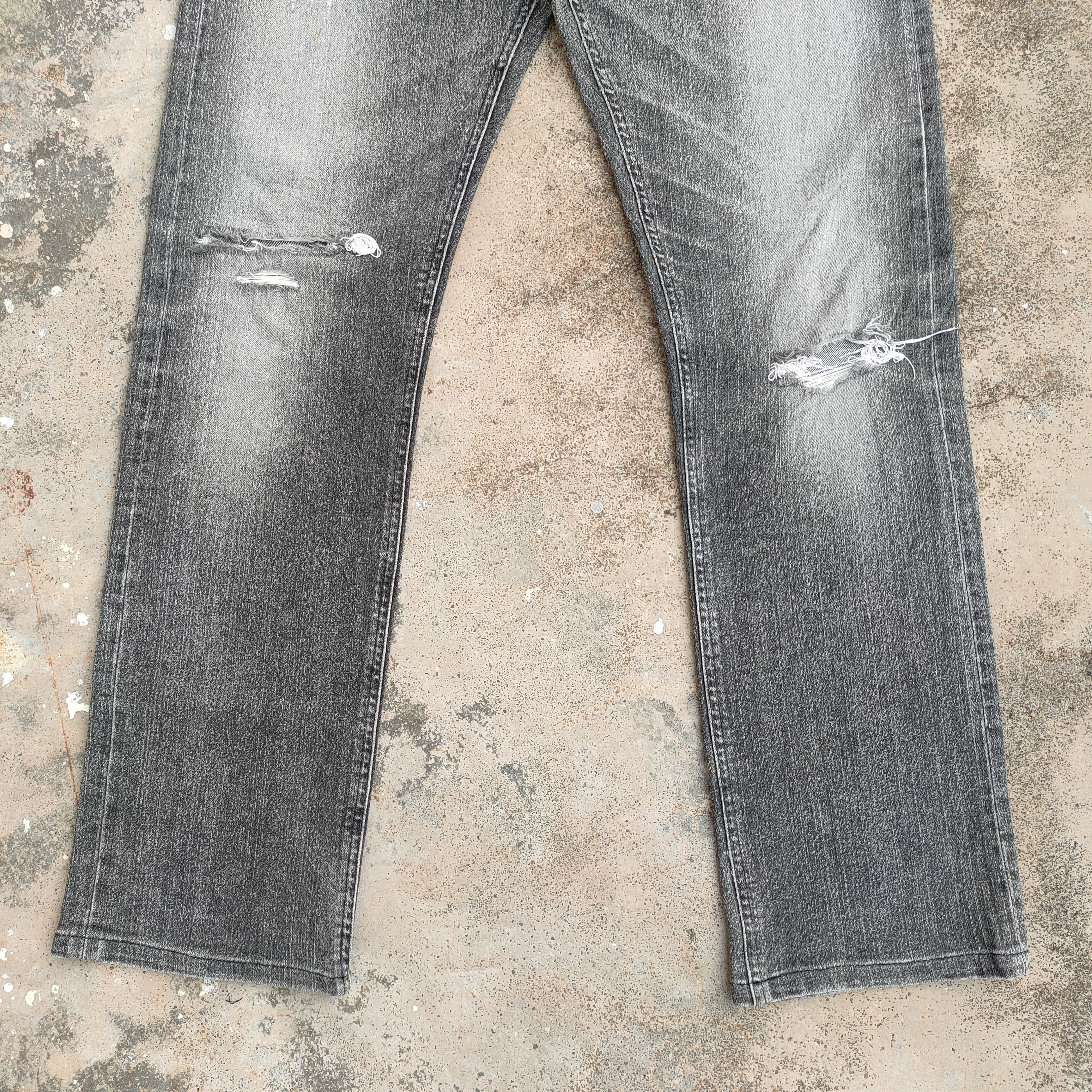 Burberry VINTAGE BURBERRY BLACK LABEL RIPPED DENIM JEANS PANTS Size US 32 / EU 48 - 5 Thumbnail