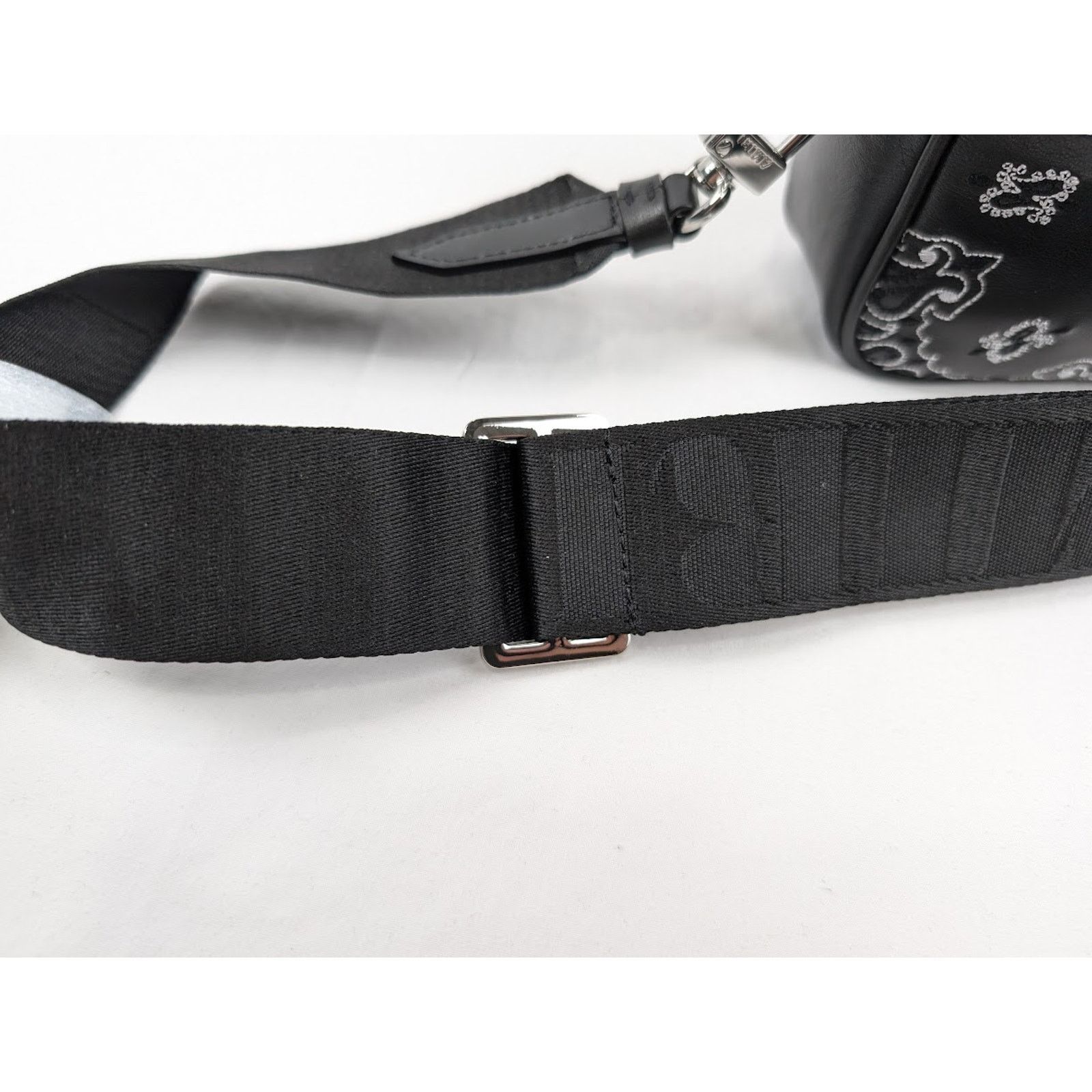 Amiri o1rshd1 Size: OS / Bandana Camera Case in Black Size ONE SIZE - 18 Thumbnail