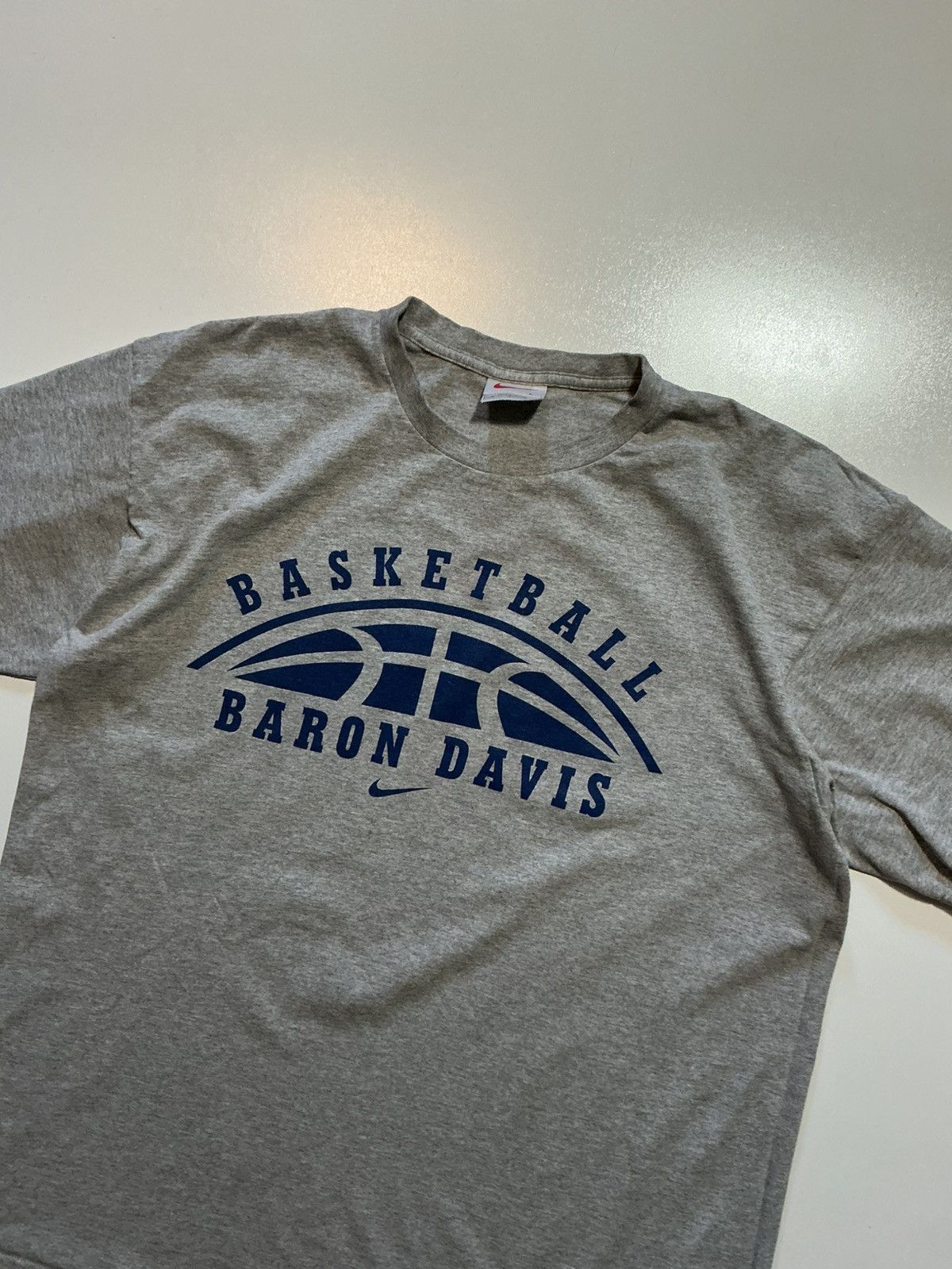 Nike Vintage Nike Basketball Baron Davis Center Swoosh T-Shirt Size US L / EU 52-54 / 3 - 4 Thumbnail