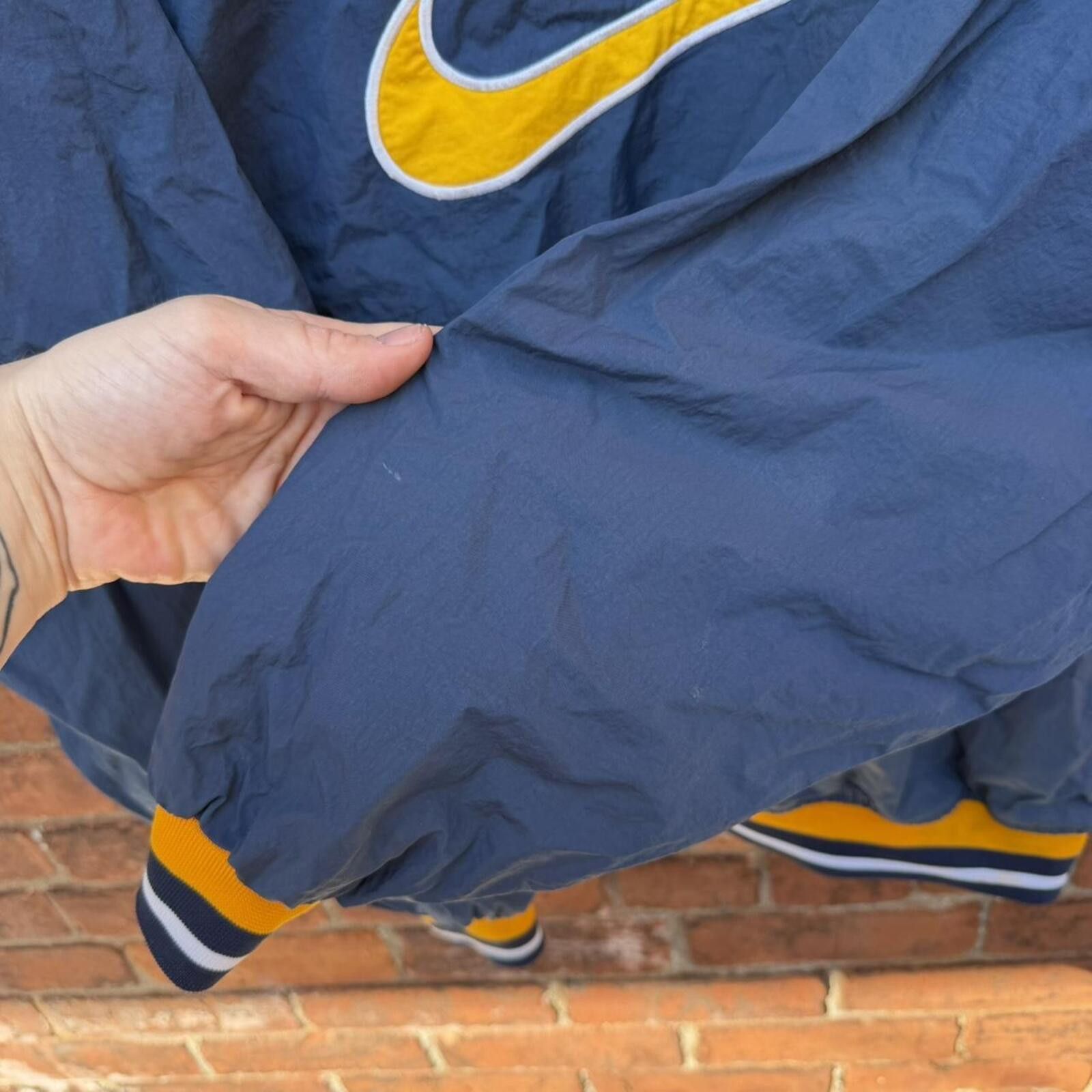 Nike Vintage Nike big swoosh pull over windbreaker 90s L Size US L / EU 52-54 / 3 - 5 Thumbnail