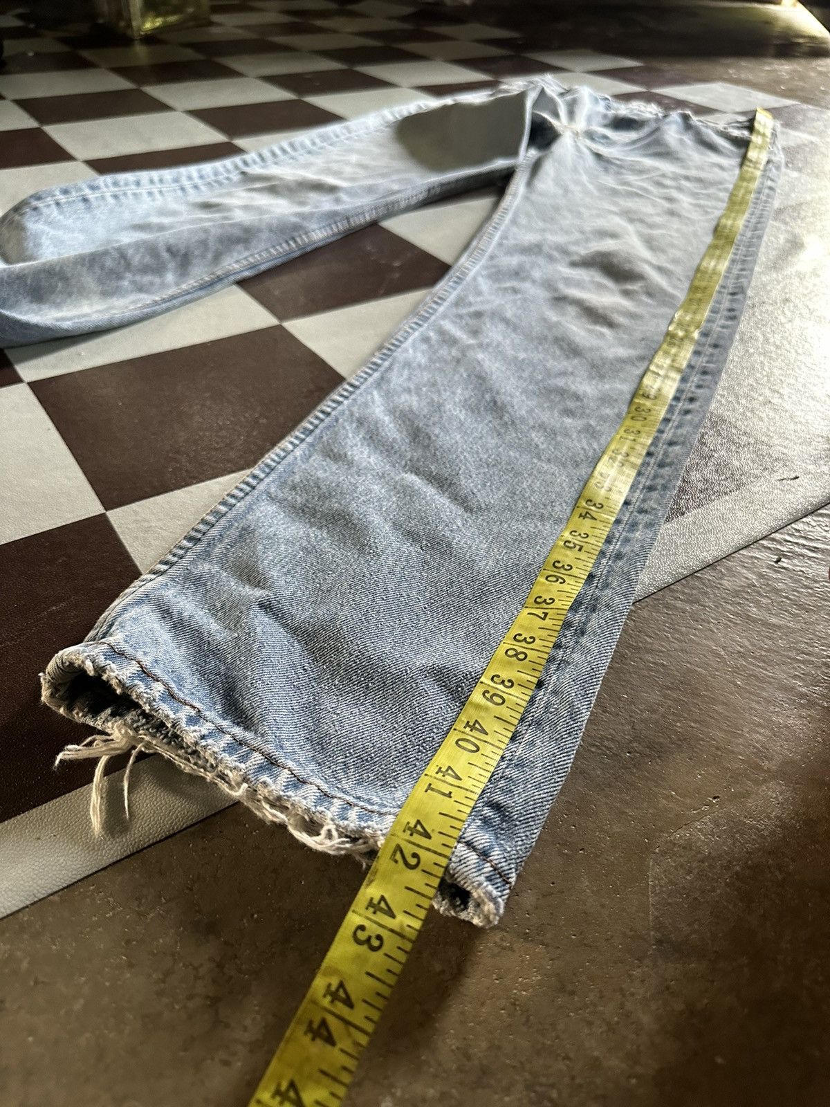 Levi's Vintage Levi’s 501 top button 552 distressed jeans Size US 28 / EU 44 - 11 Thumbnail