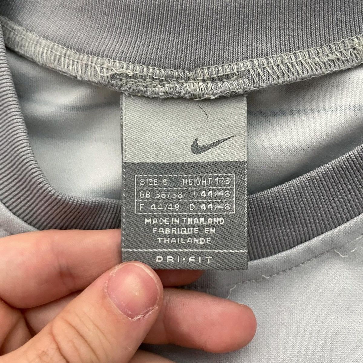 Nike × Vintage Vintage 90s Y2K Nike Center Swoosh MId Logo T Shirt Size US S / EU 44-46 / 1 - 3 Thumbnail