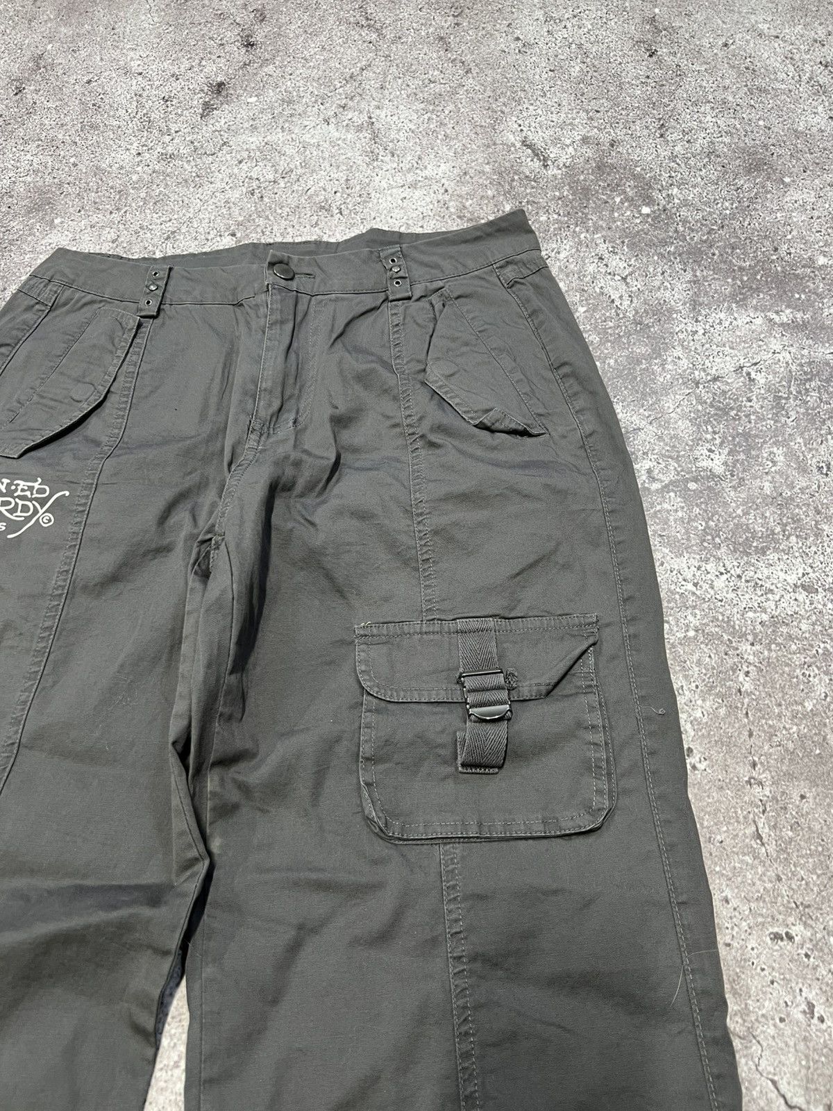Ed Hardy Ed Hardy cargo pants big logo multi pocket casual HYPE Y2K Size US 30 / EU 46 - 7 Thumbnail