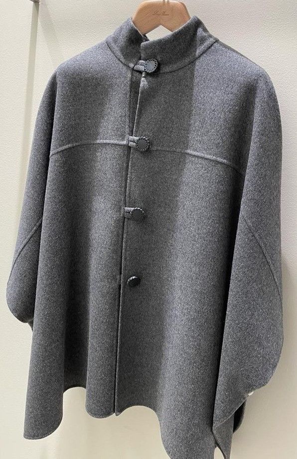 Loro Piana o1srvl11e0824 Size: OS / Agathe AF Cashmere Cape in Grey Size ONE SIZE - 1 Thumbnail
