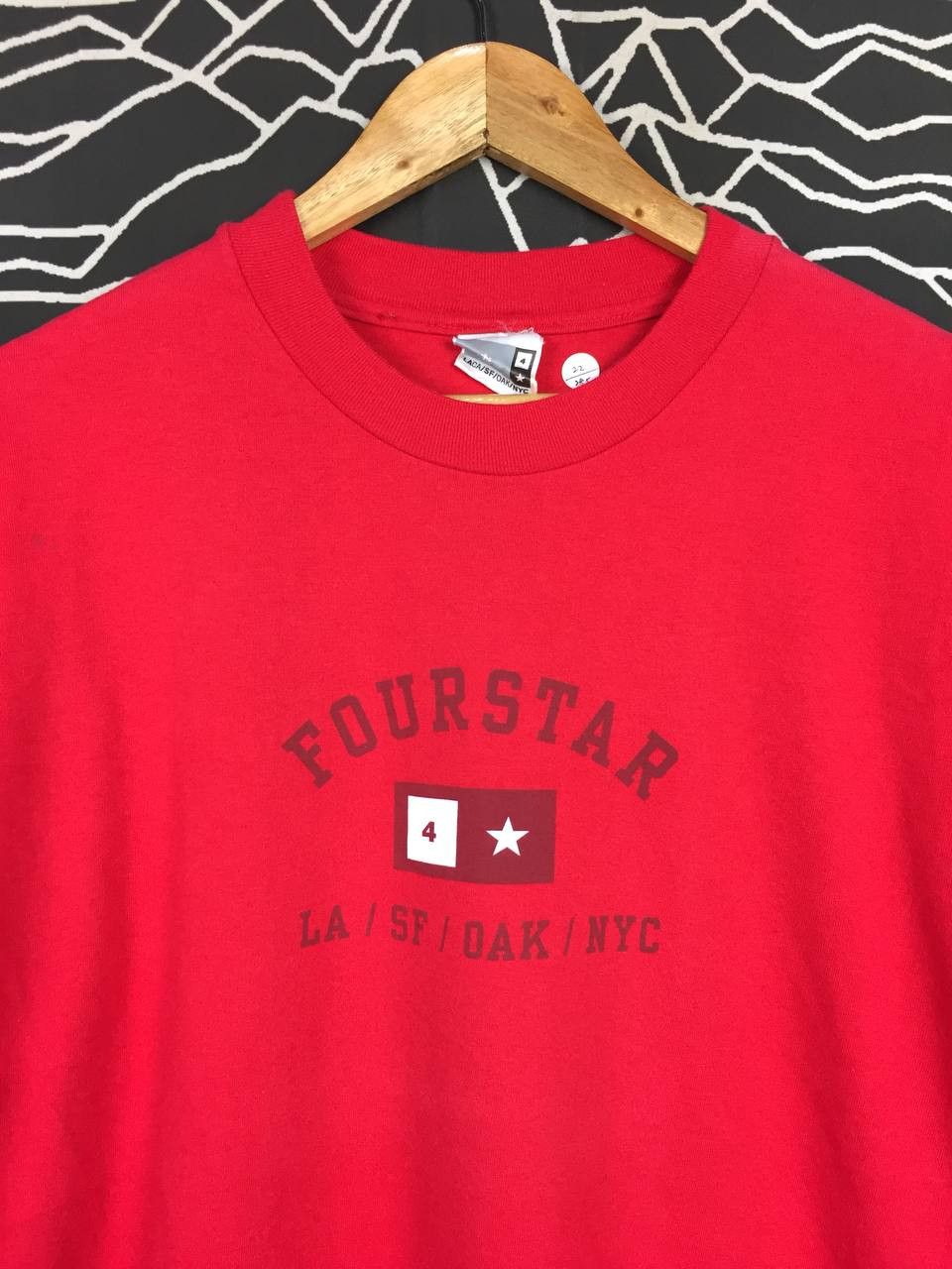 Fourstar Vtg Fourstar Skateboards Center Logo Spell Out Tee Size US L / EU 52-54 / 3 - 3 Thumbnail