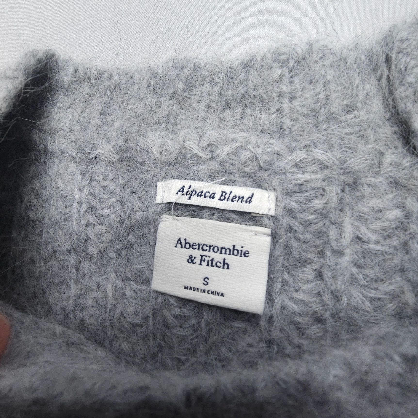 Abercrombie & Fitch Abercrombie & Fitch Alpaca Blend Chunky-Knit Sweater Womens Small Gray Logo Pullover Casual Shirt/ Sweater Size S / US 4 / IT 40 - 3 Thumbnail
