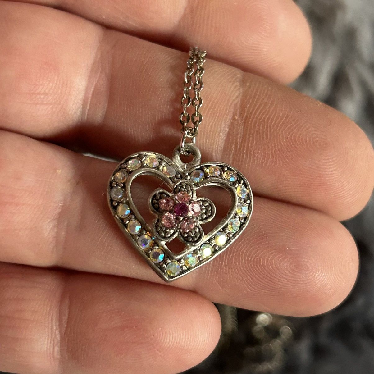 Vintage Vintage 80s aurora borealis crystal heart on chain necklace Size ONE SIZE - 2 Thumbnail